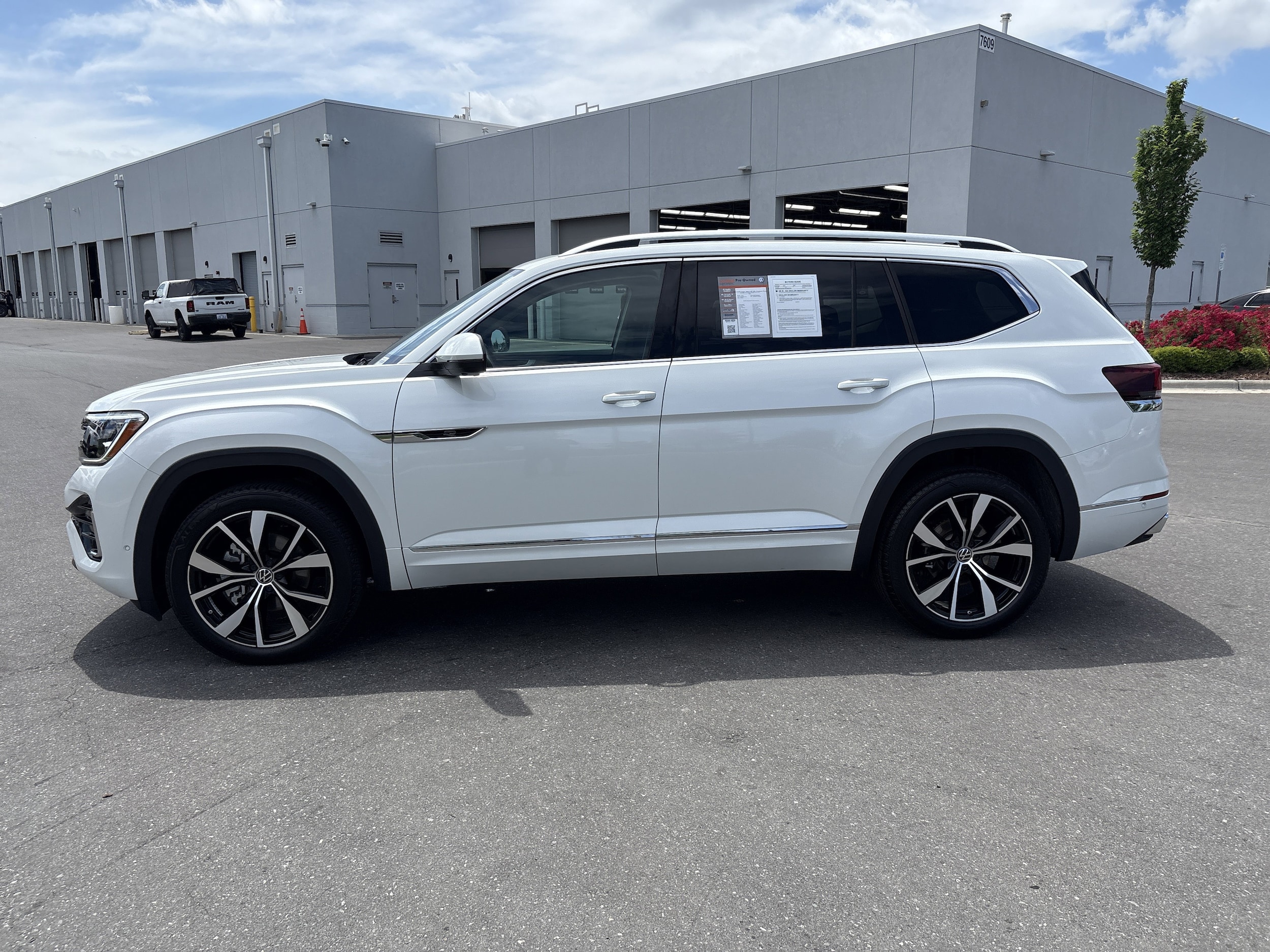 2026 Volkswagen Atlas 2.0T SEL Premium R-Line photo 4