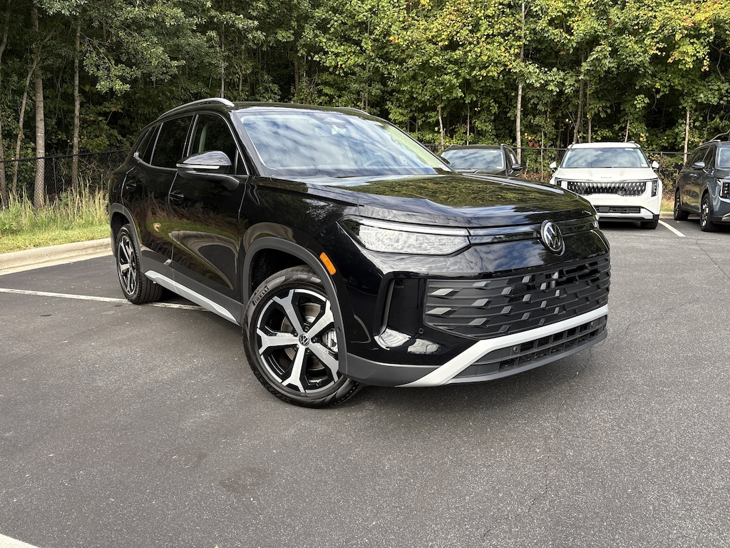 New 2025 Volkswagen Tiguan 2.0T SE SUV