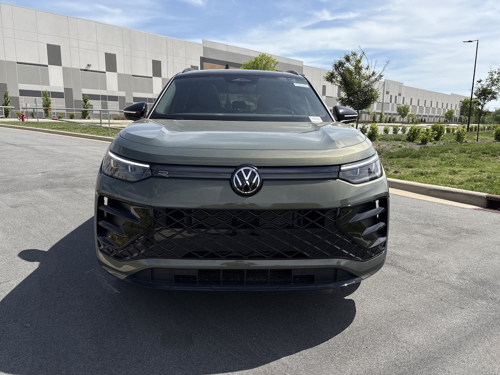 New 2026 Volkswagen Tiguan 2.0T SE R-Line Black SUV