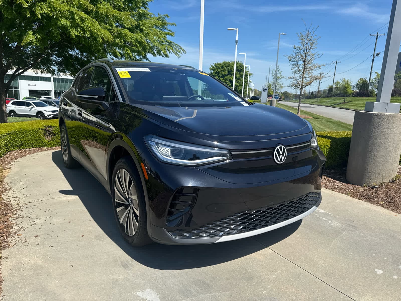 2023 Volkswagen ID.4 Pro S Plus w/SK On Battery w/VW Sound photo 2