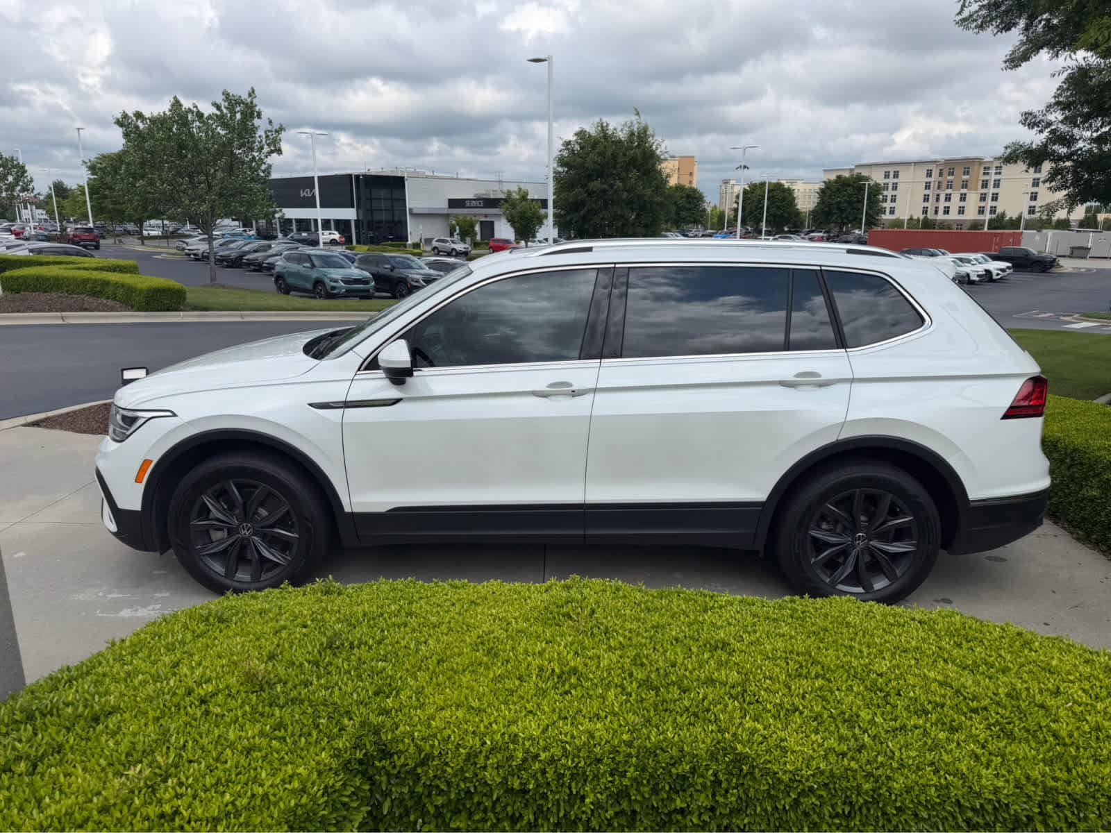 2023 Volkswagen Tiguan 2.0T SE photo 5