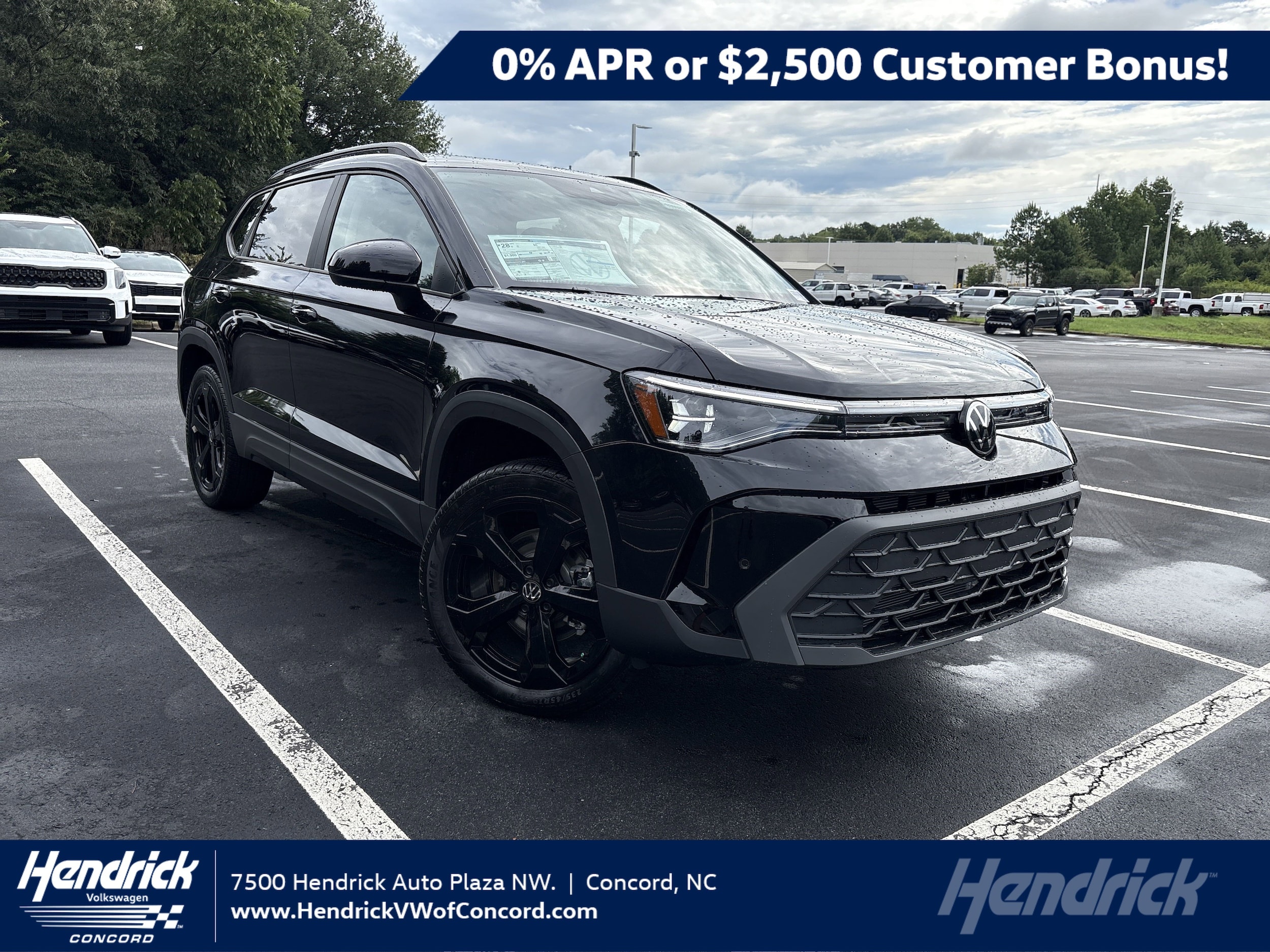 2025 Volkswagen Taos SE Black's photo