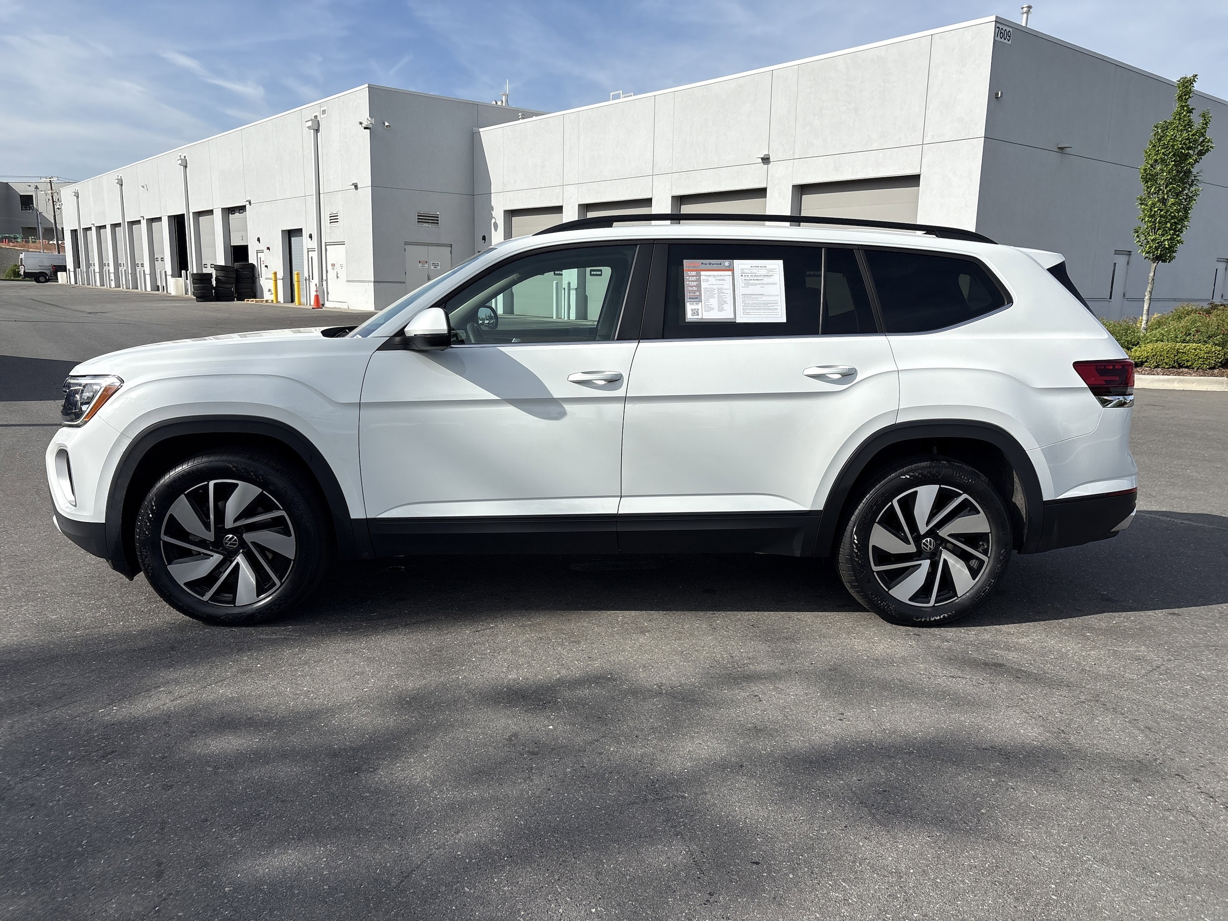 2024 Volkswagen Atlas 2.0T SE w/Technology photo 5