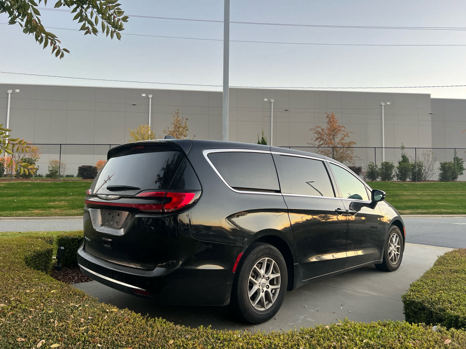Used 2025 Chrysler Pacifica Select Van Passenger Van