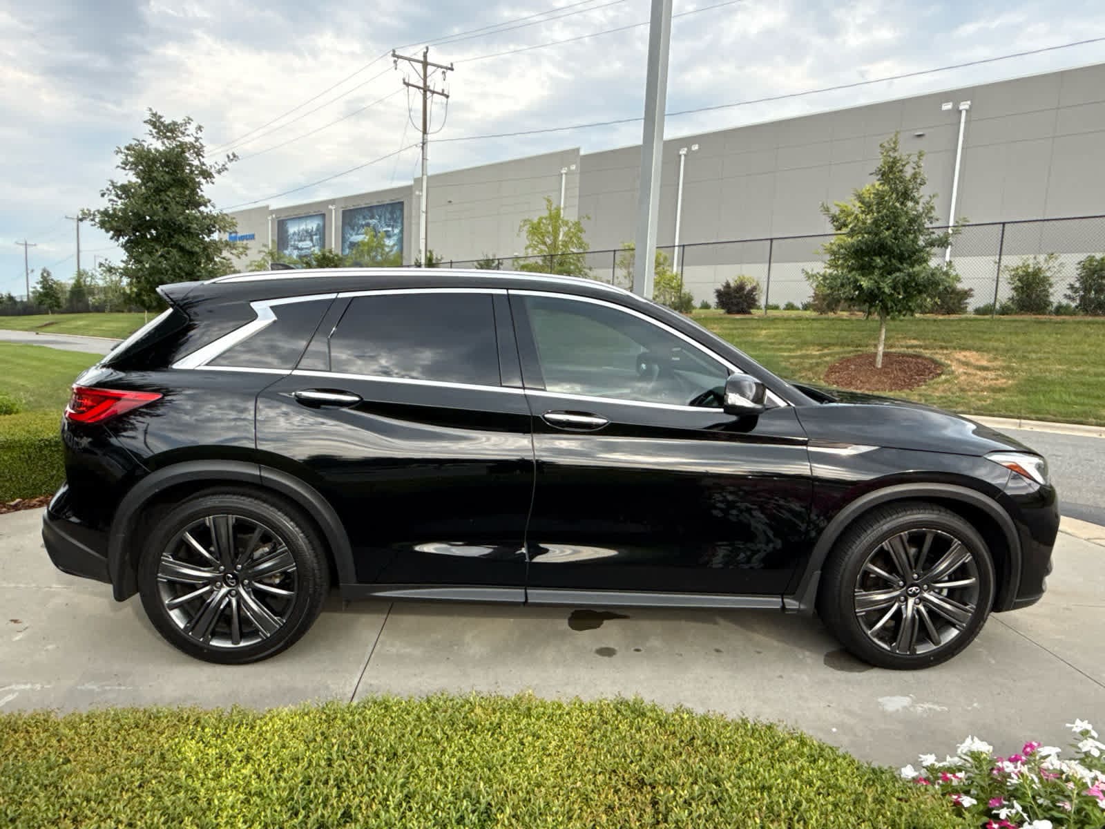 INFINITI QX50 ESSENTIAL