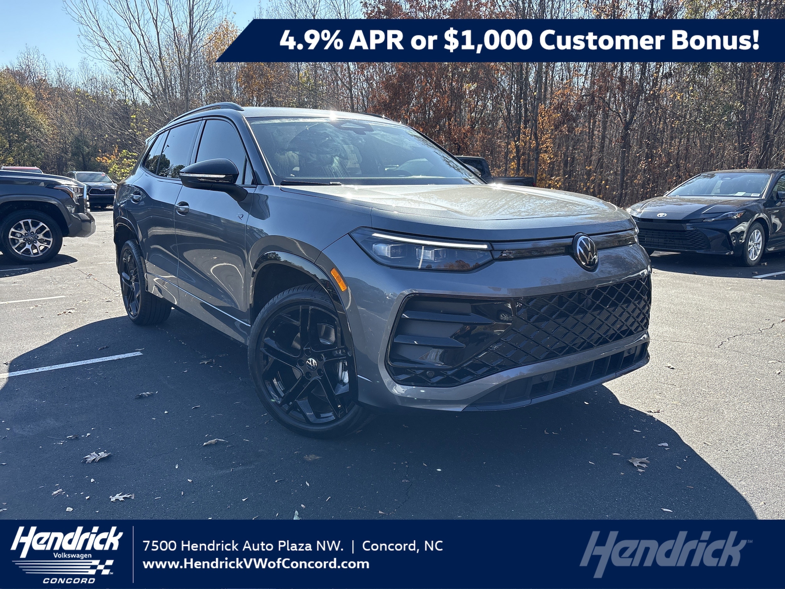 2026 Volkswagen Tiguan SE R-LINE BLACK's photo