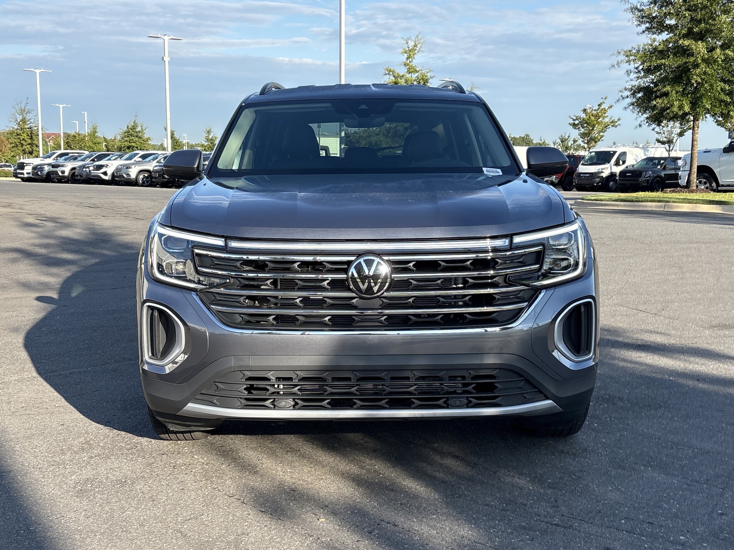 2025 Volkswagen Atlas SE photo 3