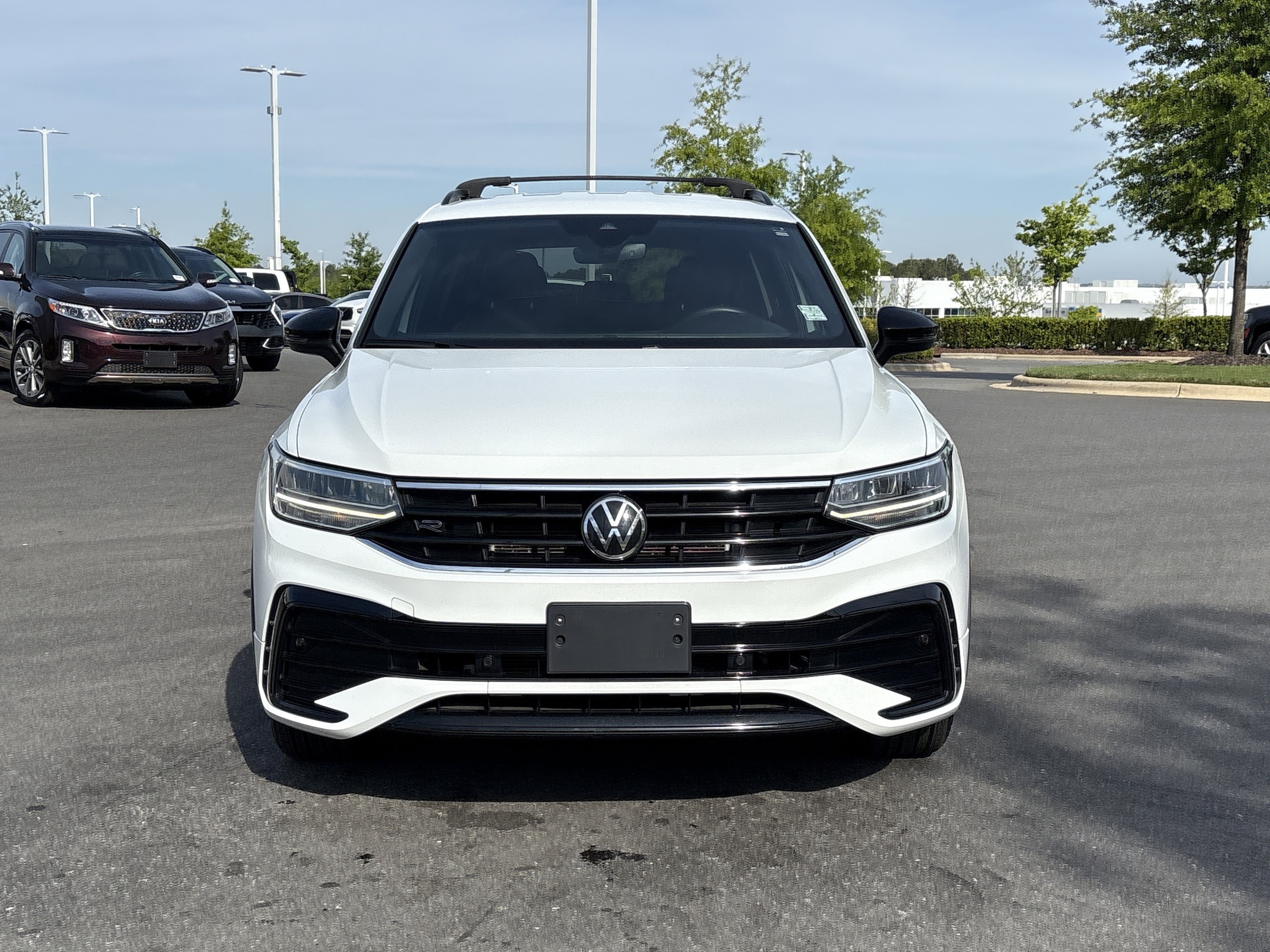 2022 Volkswagen Tiguan 2.0T SE R-Line Black photo 2