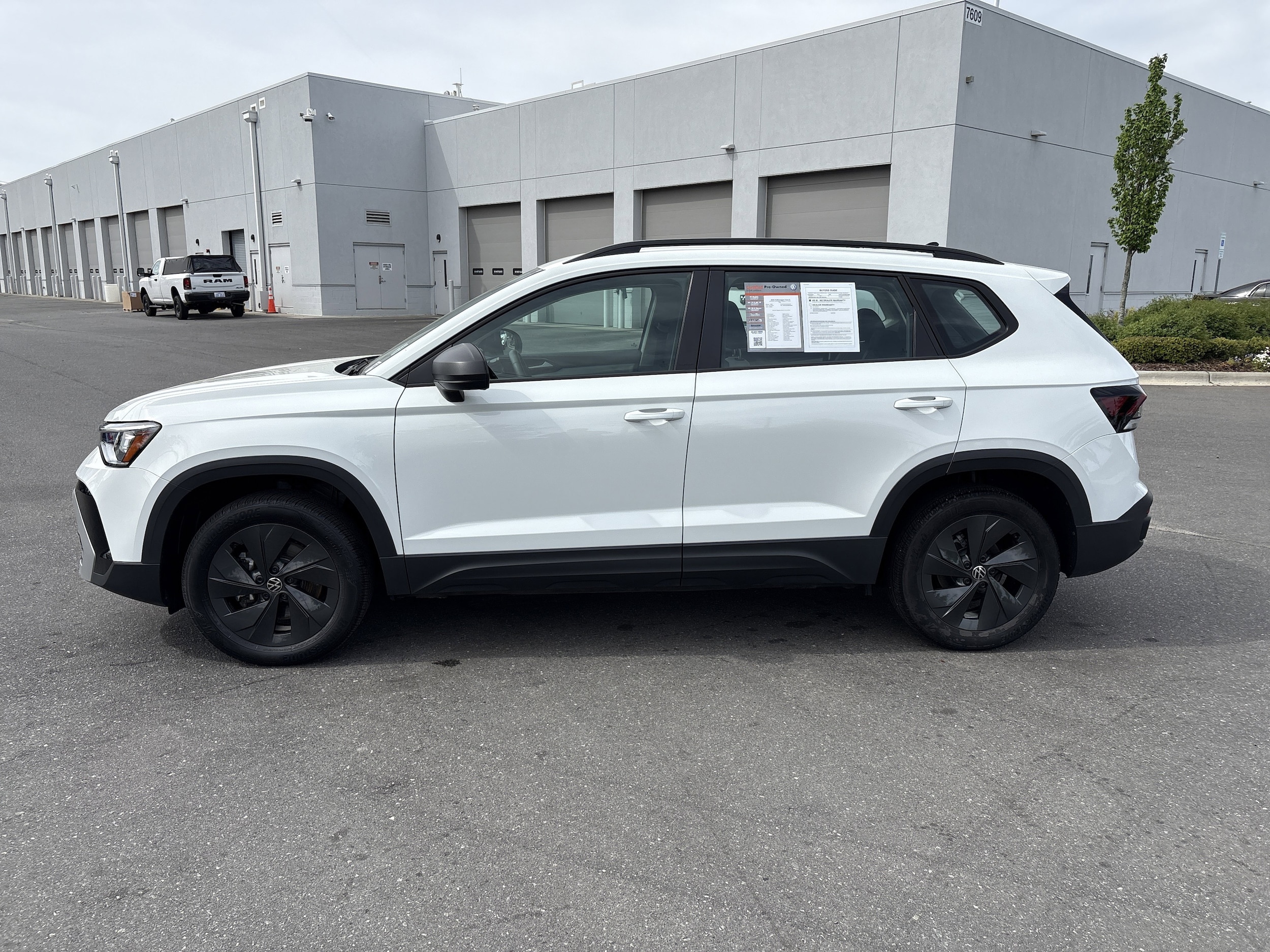 2025 Volkswagen Taos 1.5T S photo 4