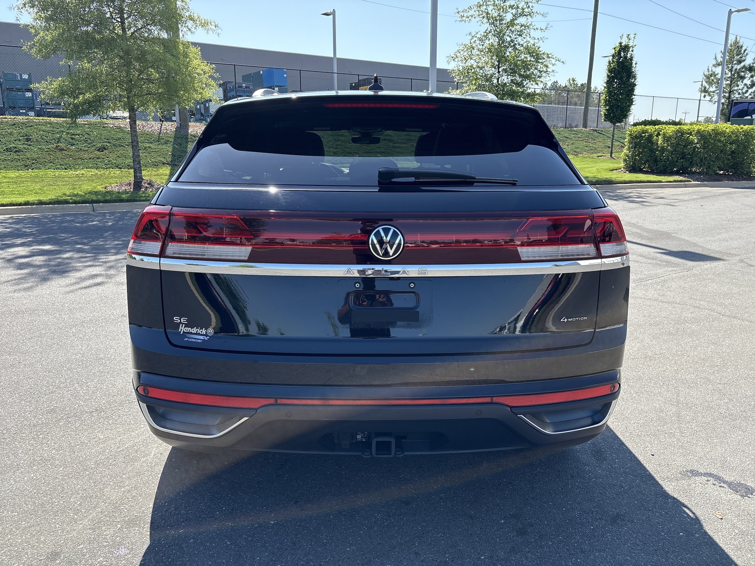 2024 Volkswagen Atlas Cross Sport 2.0T SE w/Technology photo 6