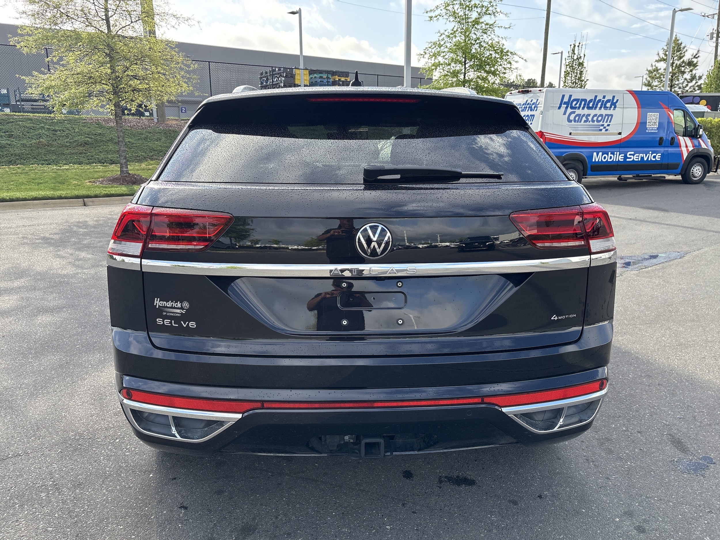 2023 Volkswagen Atlas Cross Sport 3.6L V6 SEL Premium R-Line photo 6