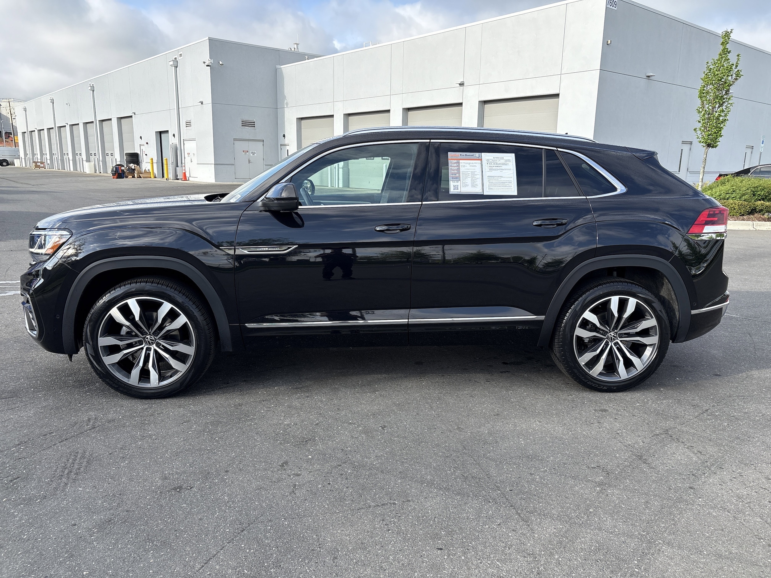 2023 Volkswagen Atlas Cross Sport 3.6L V6 SEL Premium R-Line photo 4
