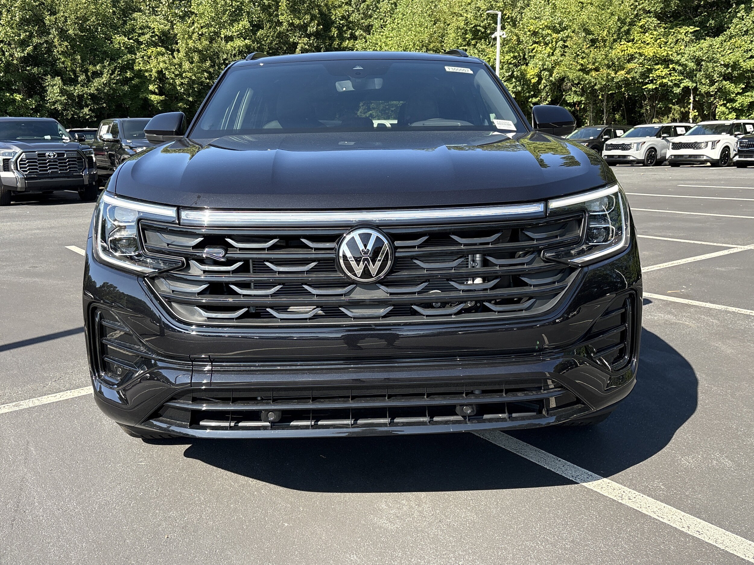 2026 Volkswagen Atlas Cross Sport SEL R-Line photo 2