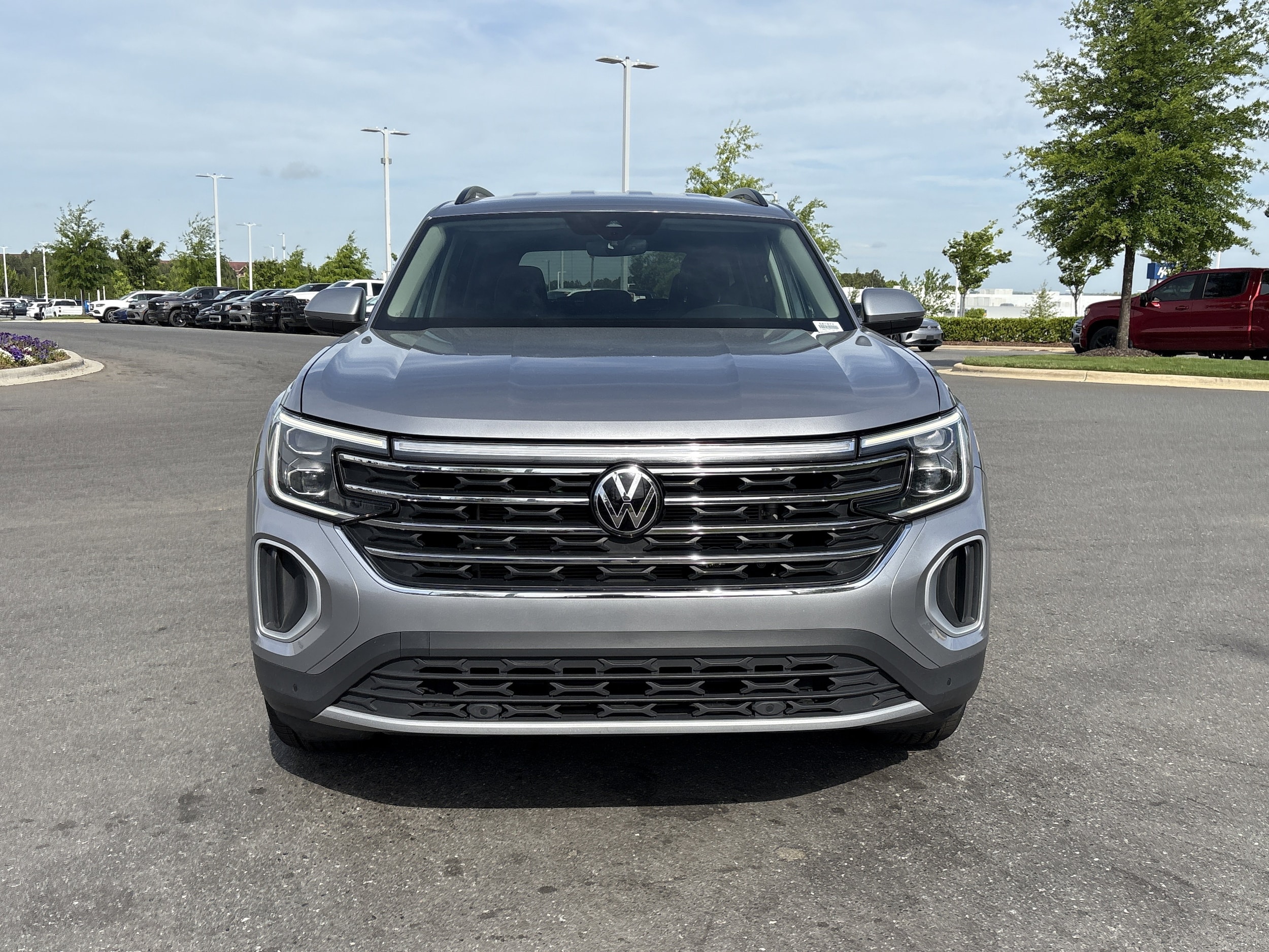 2024 Volkswagen Atlas 2.0T SE w/Technology photo 2