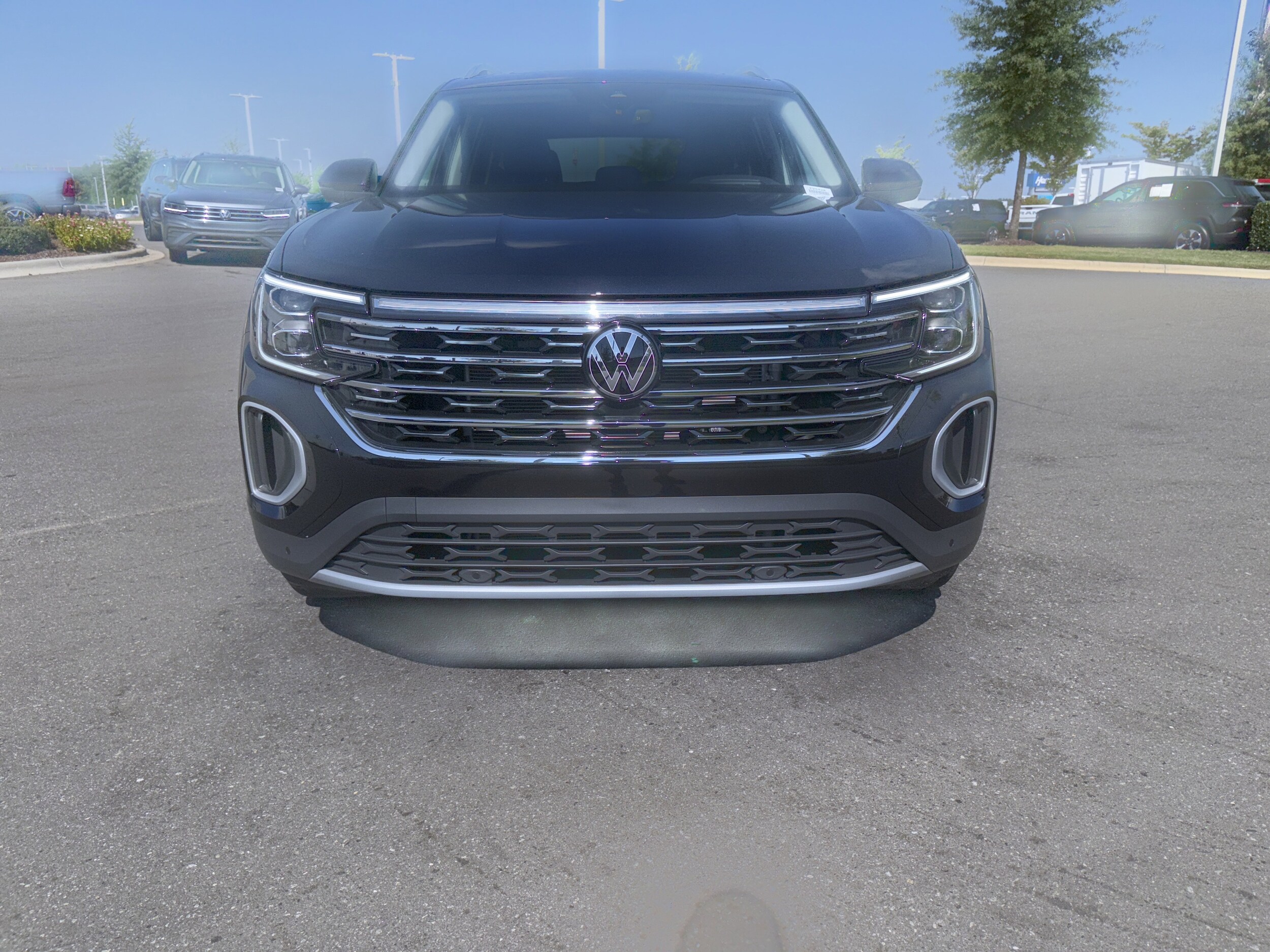 2025 Volkswagen Atlas SEL photo 3