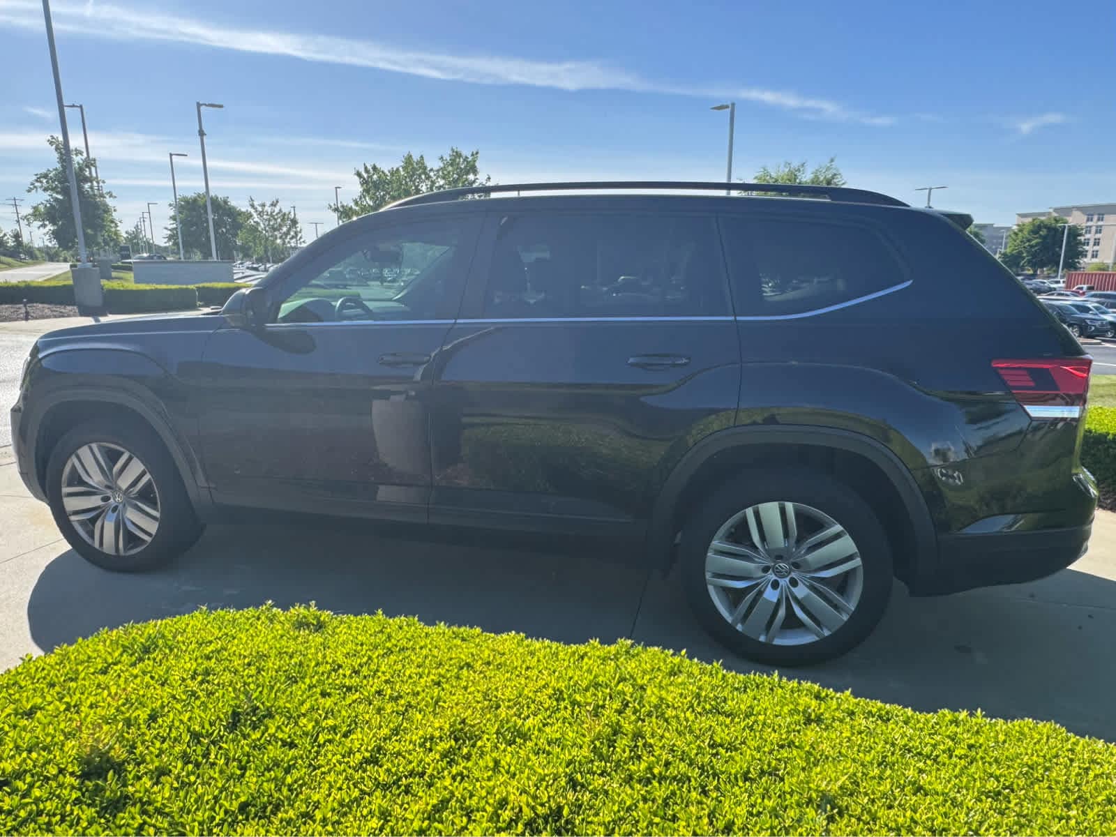 2020 Volkswagen Atlas 2.0T SE w/Technology photo 4