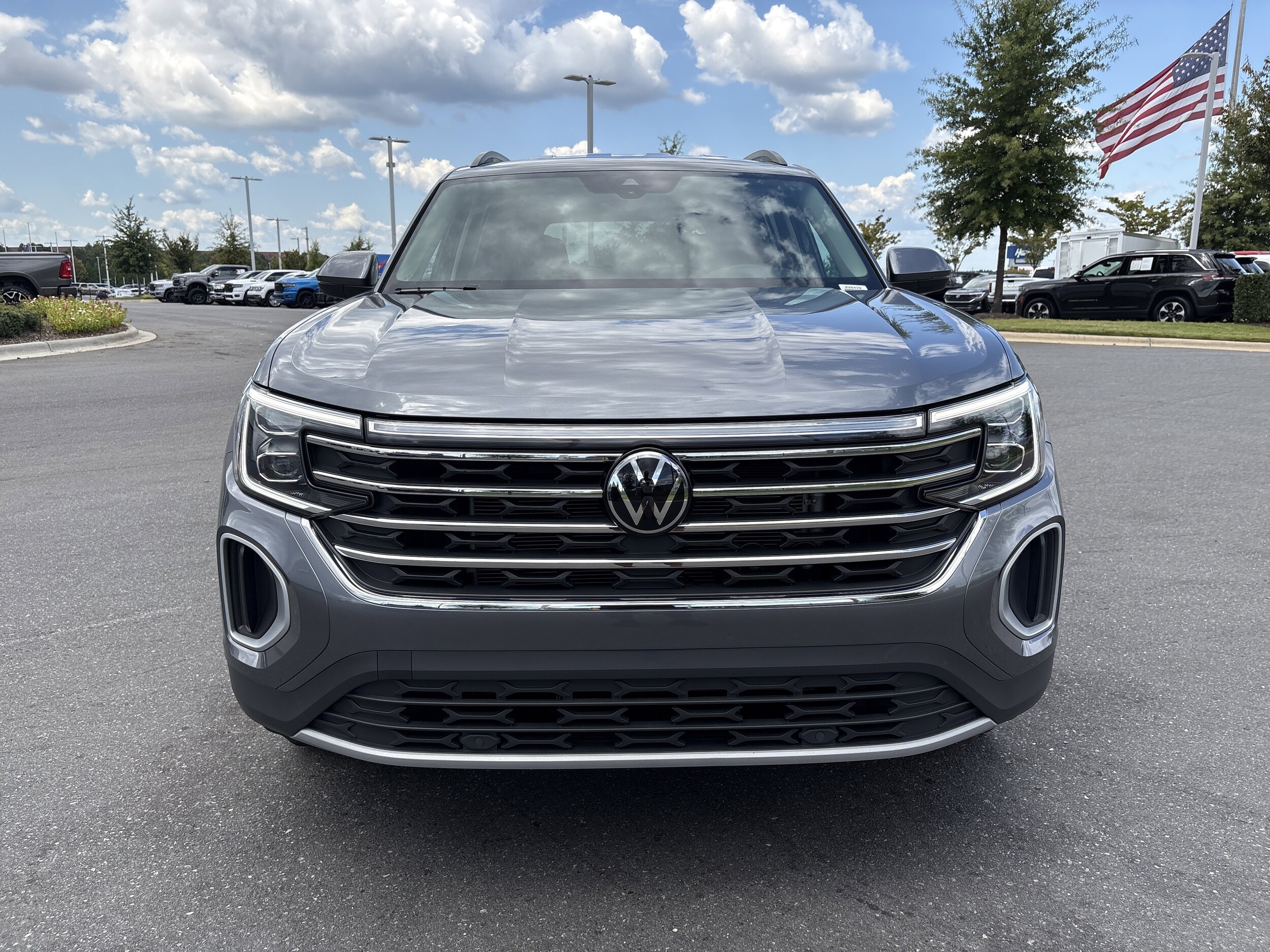 2024 Volkswagen Atlas SE photo 2