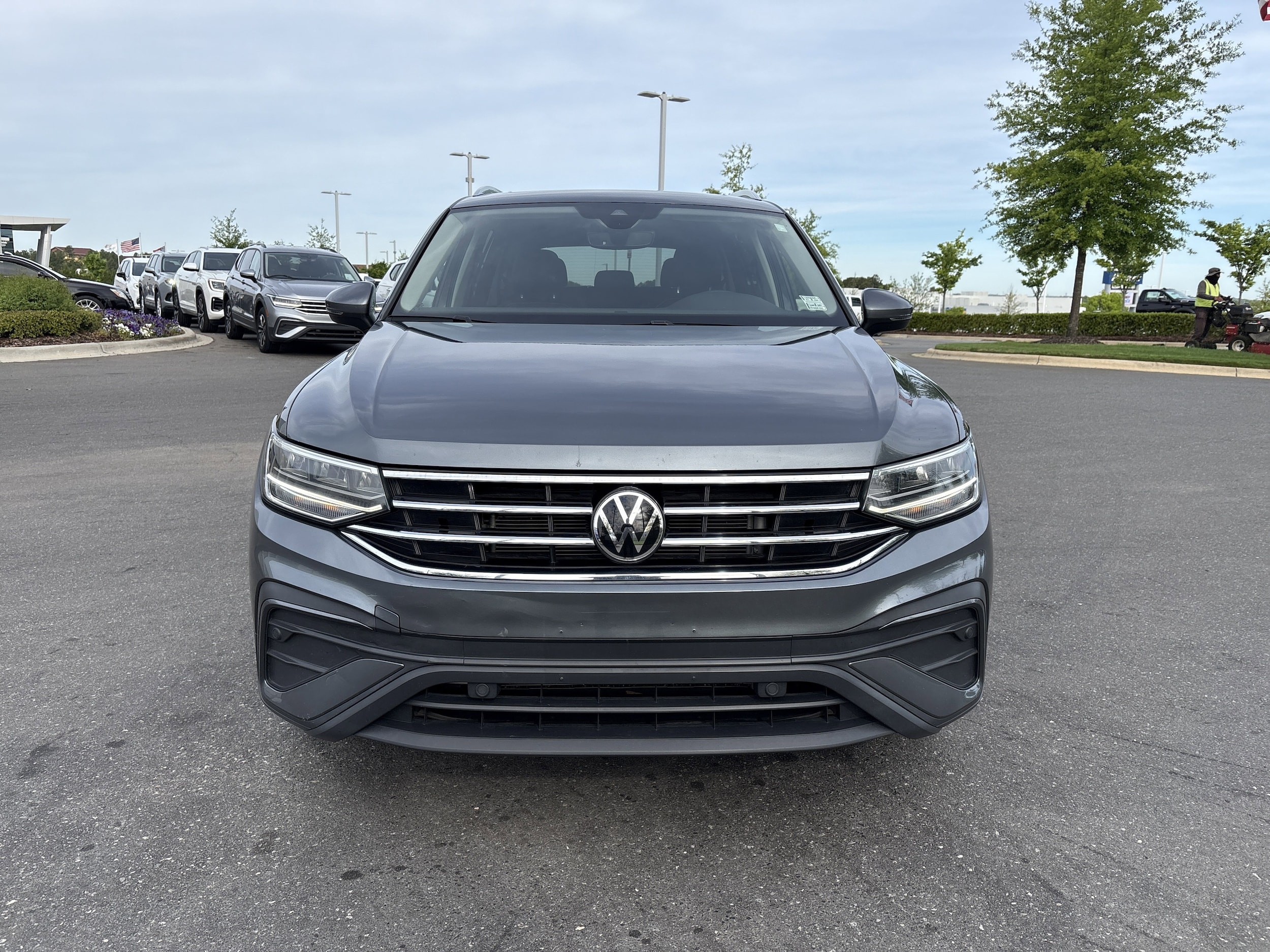 2023 Volkswagen Tiguan 2.0T SE photo 2