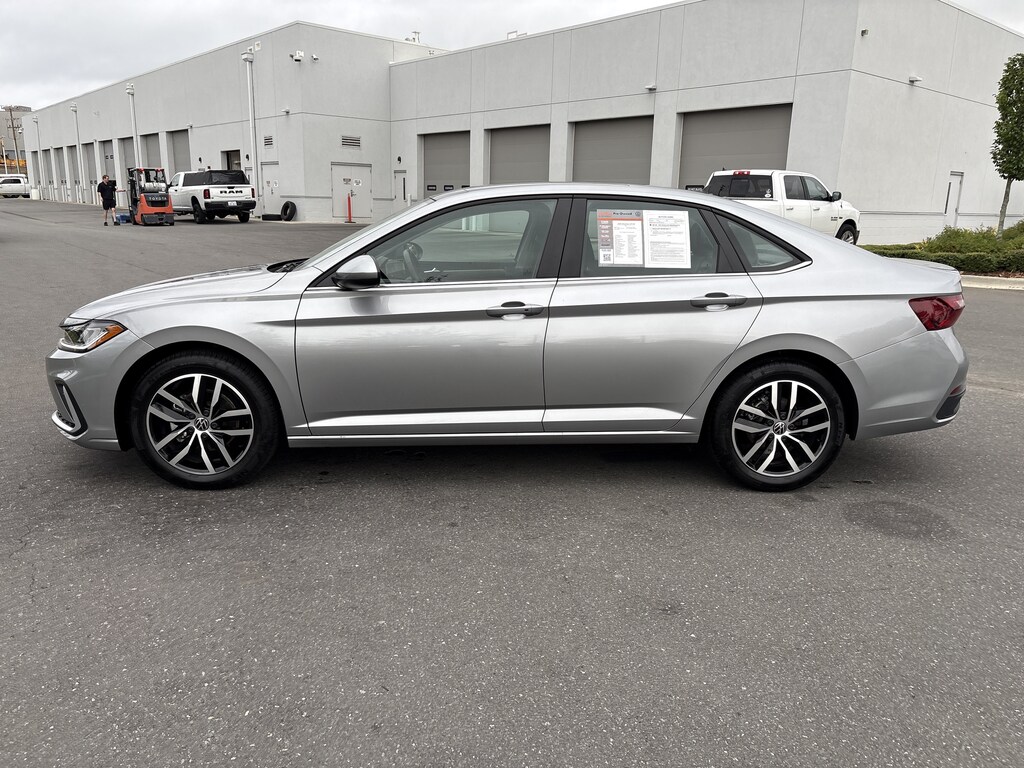 Certified 2026 Volkswagen Jetta 1.5T SE Sedan