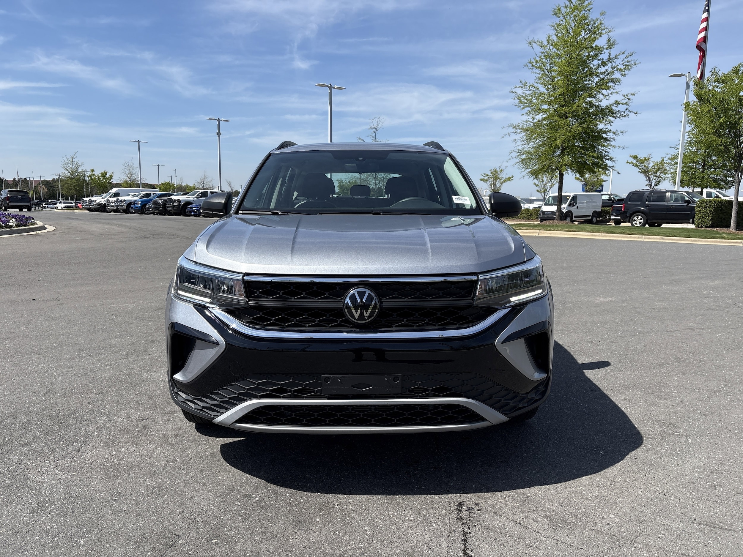 2023 Volkswagen Taos 1.5T S photo 2