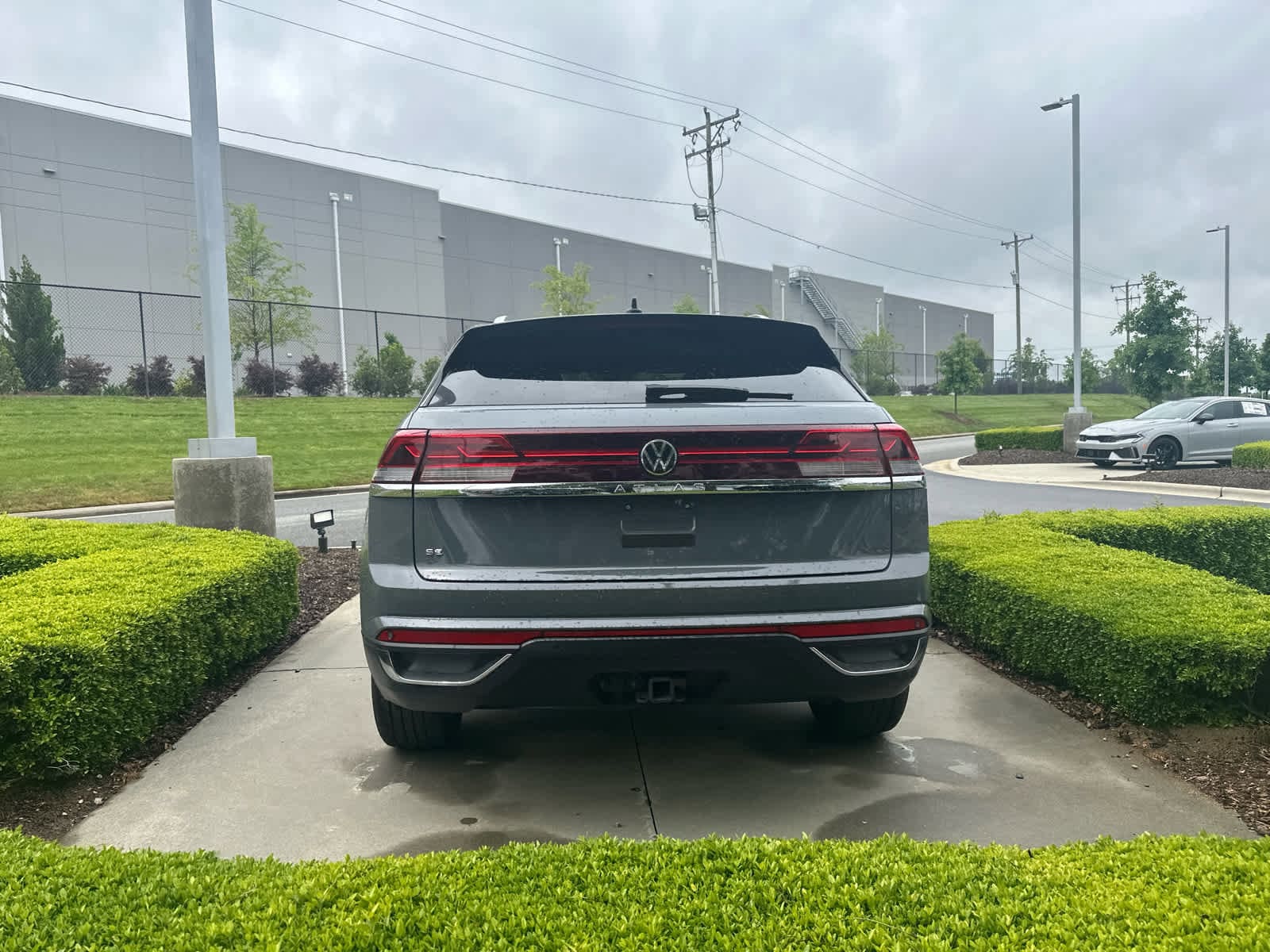 2025 Volkswagen Atlas Cross Sport 2.0T SE w/Technology photo 6