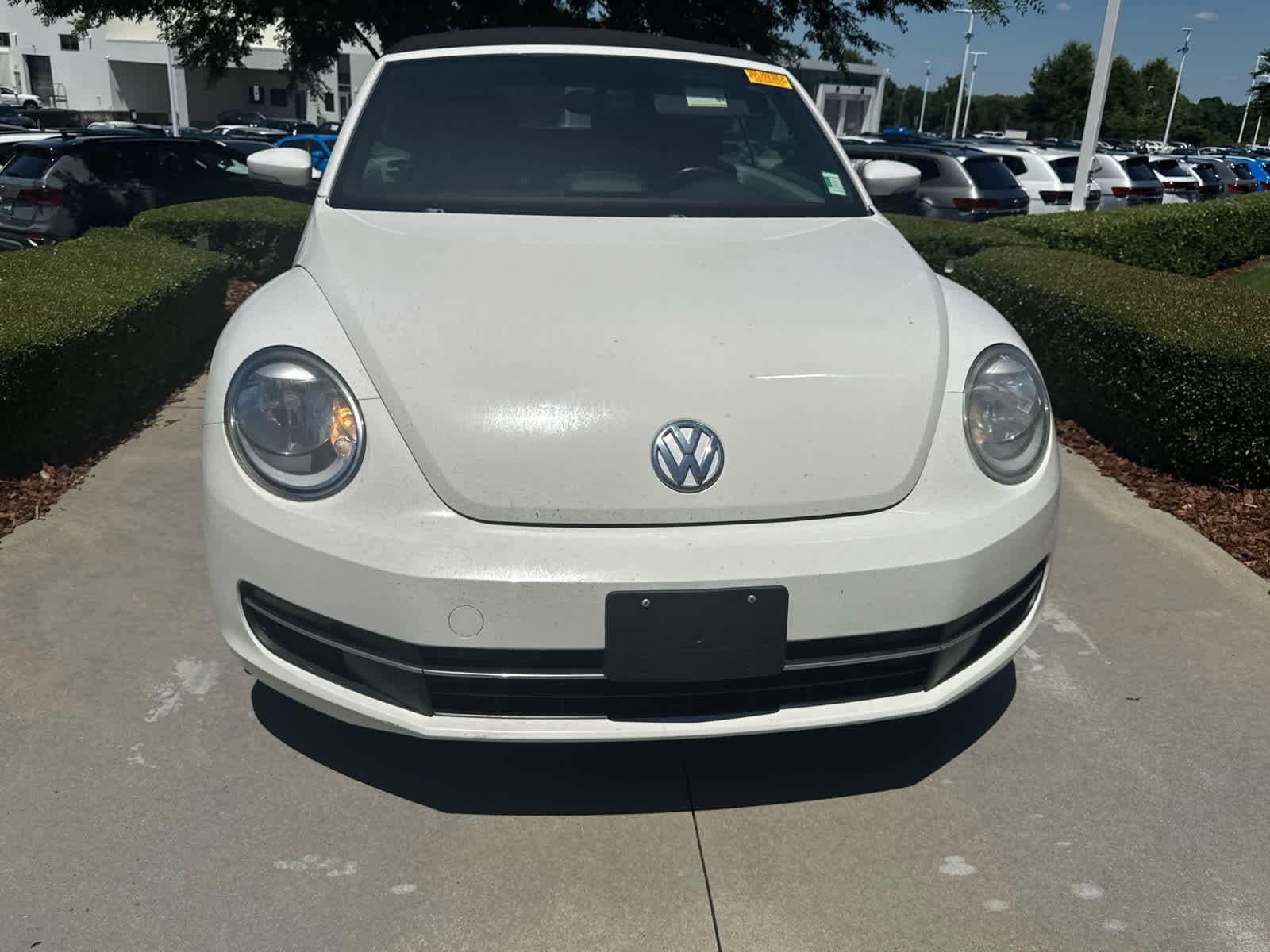 Volkswagen Beetle 2.0L TDI W/Sound/Navigation