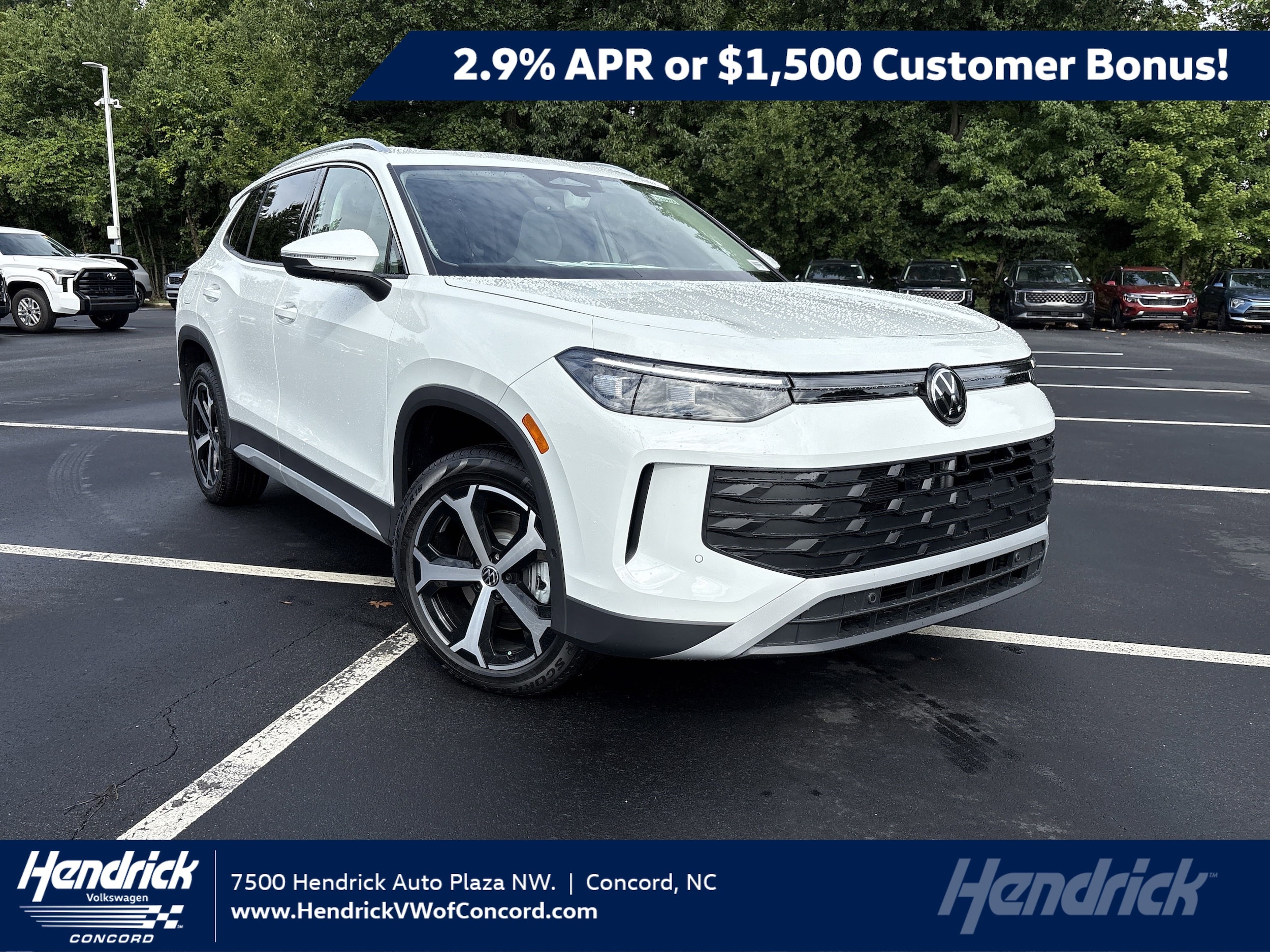 2025 Volkswagen Tiguan SE's photo