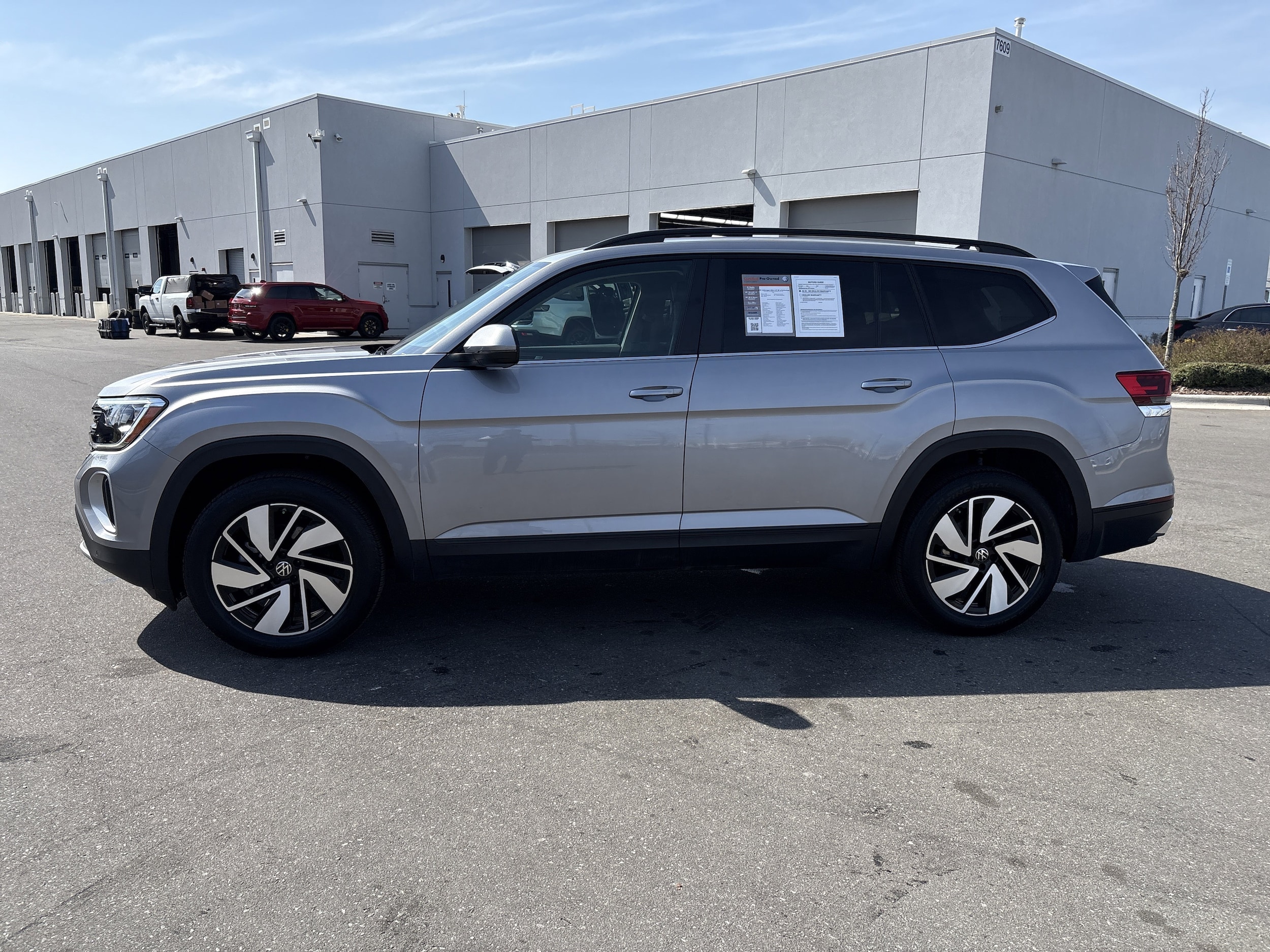 2025 Volkswagen Atlas 2.0T SE w/Technology photo 5