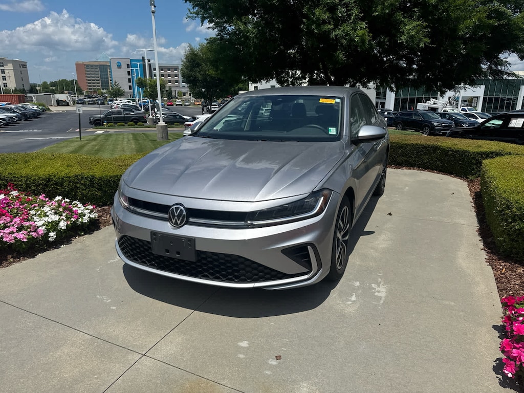 Used 2025 Volkswagen Jetta 1.5T SE Sedan