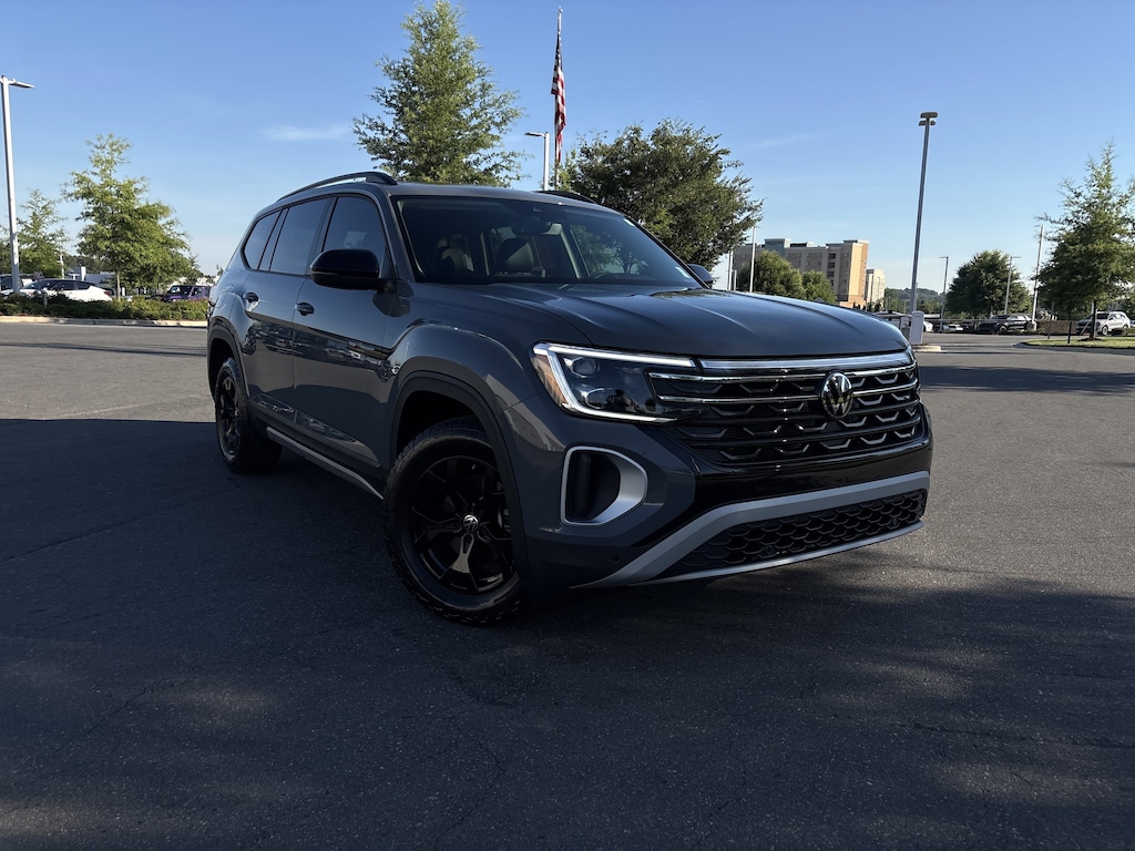 Used 2024 Volkswagen Atlas 2.0T Peak Edition SE w/Technology SUV