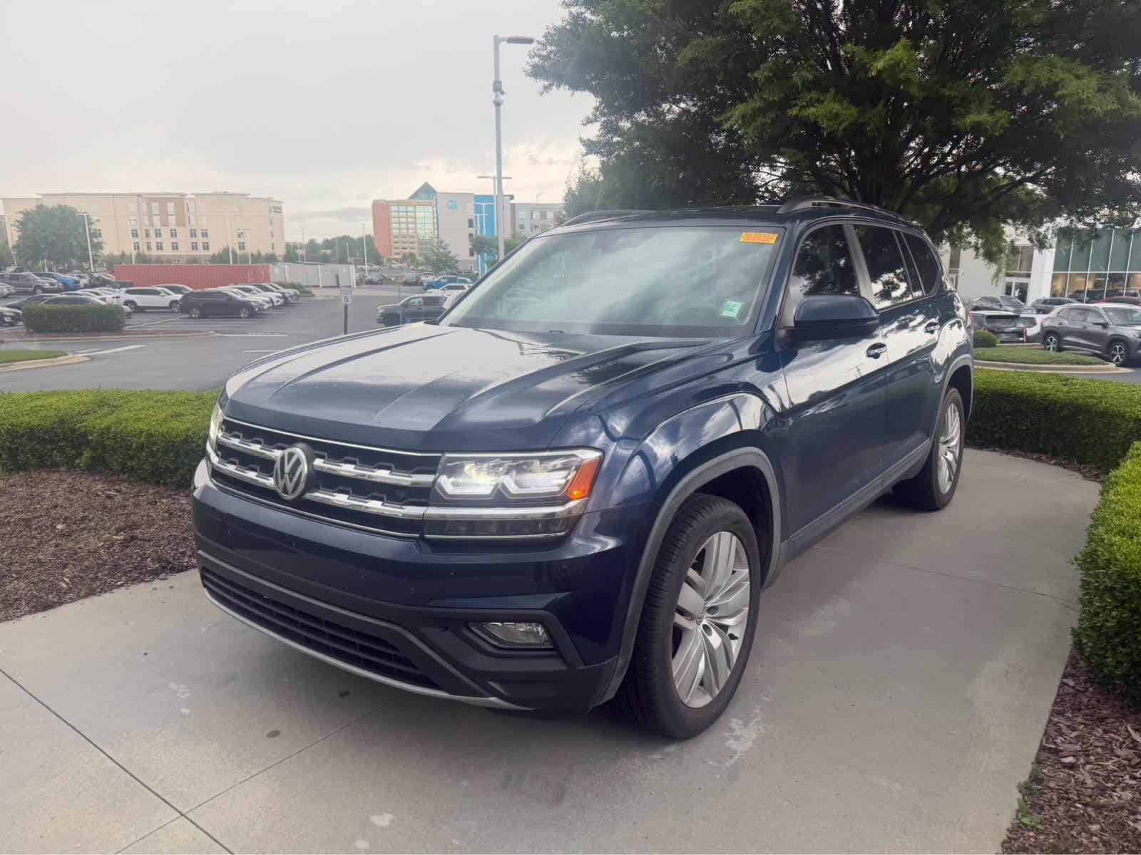2020 Volkswagen Atlas 2.0T SE w/Technology photo 2