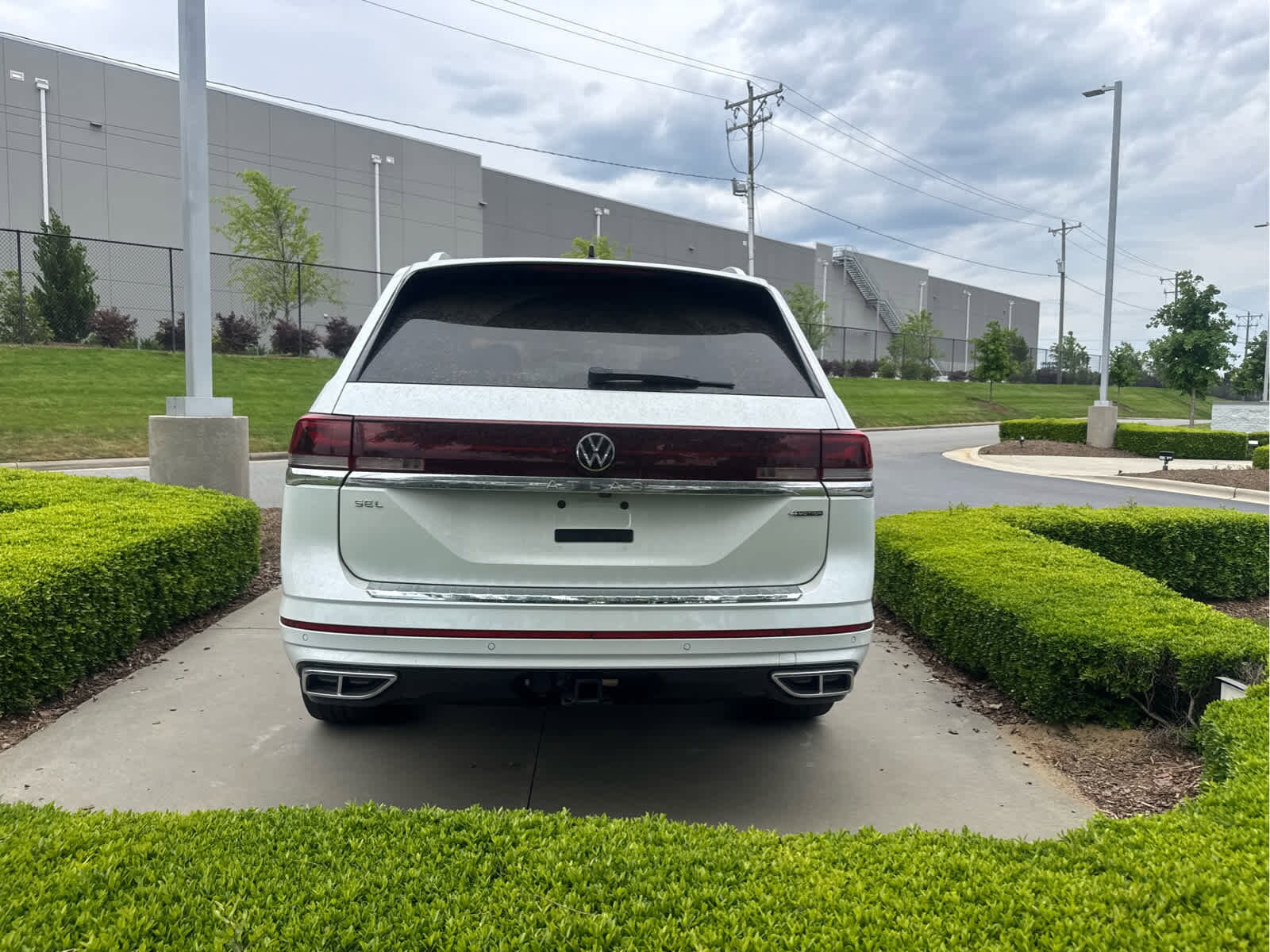 2024 Volkswagen Atlas 2.0T SEL Premium R-Line photo 5