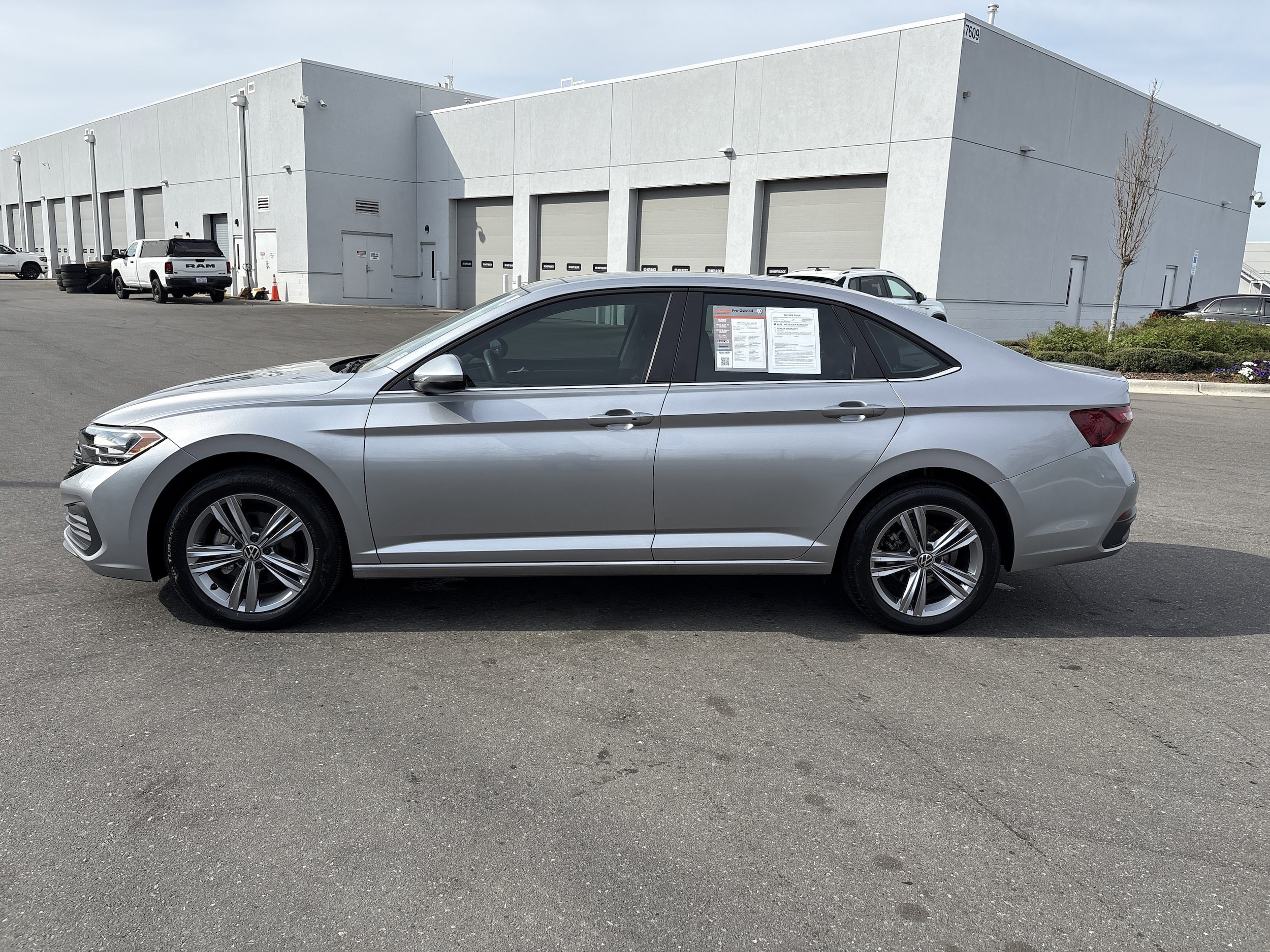 2023 Volkswagen Jetta 1.5T SE photo 5