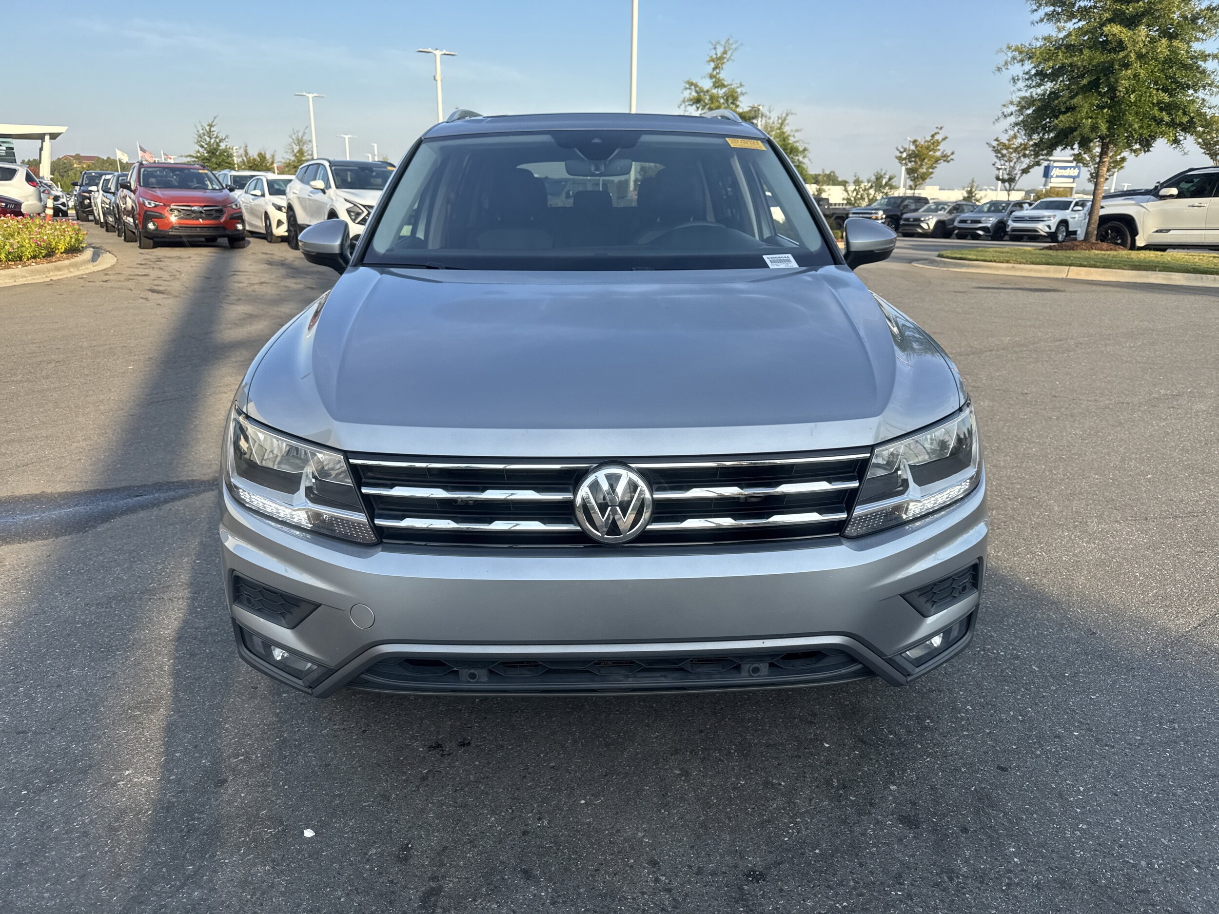2020 Volkswagen Tiguan SEL photo 3