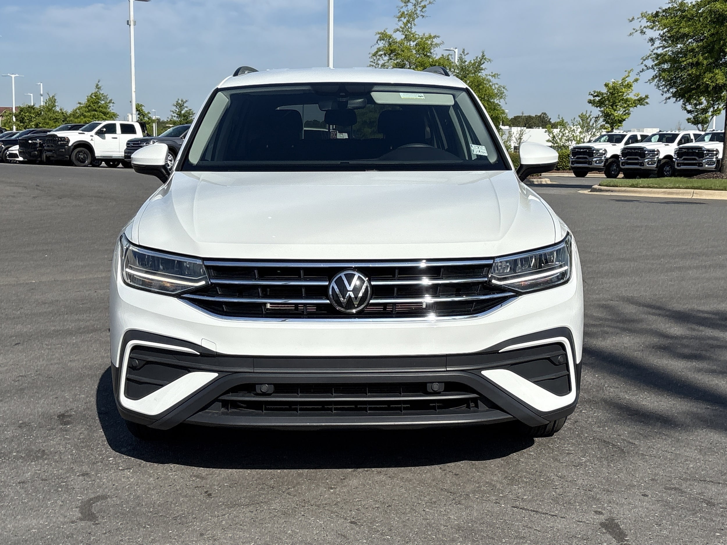 2023 Volkswagen Tiguan 2.0T S photo 2