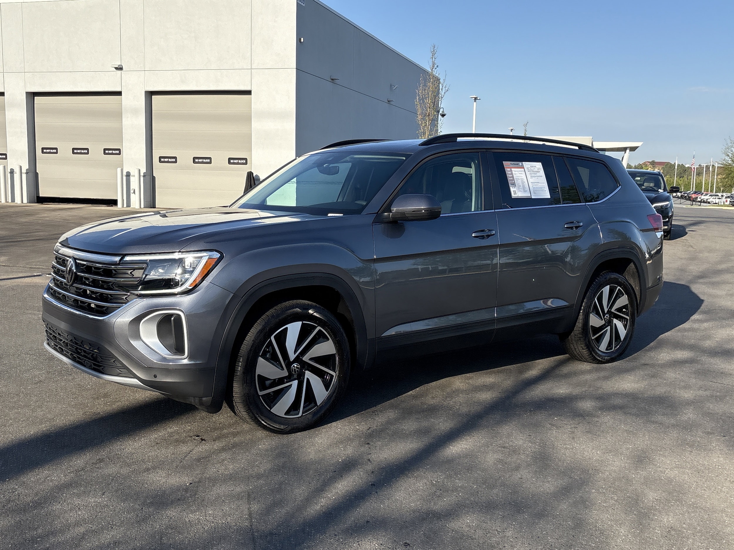 2025 Volkswagen Atlas 2.0T SE w/Technology photo 4