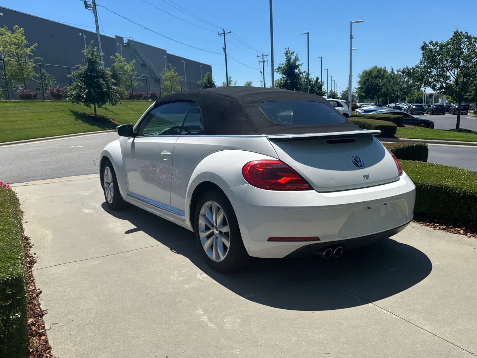 Volkswagen Beetle 2.0L TDI W/Sound/Navigation