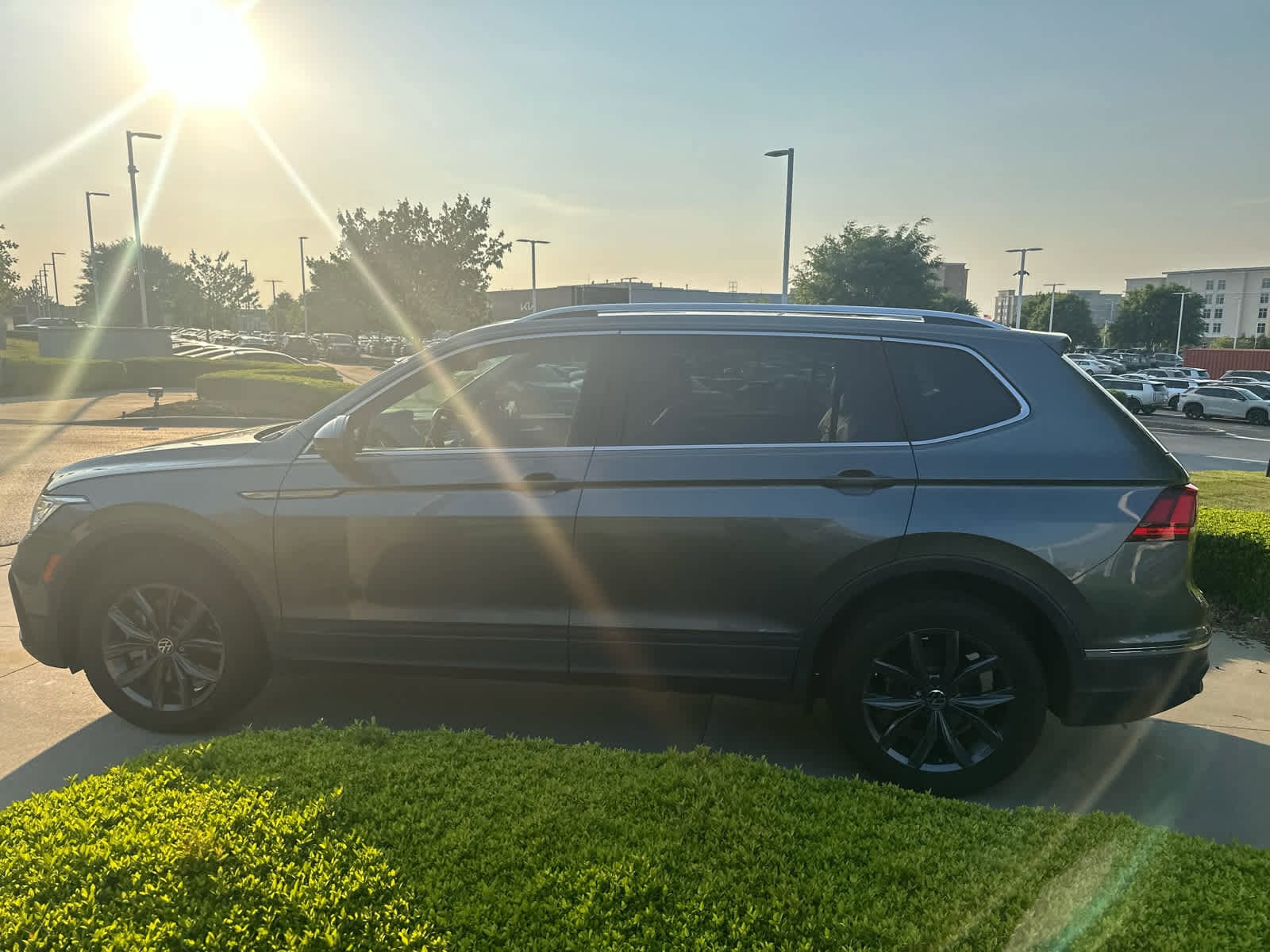 2023 Volkswagen Tiguan 2.0T SE photo 4