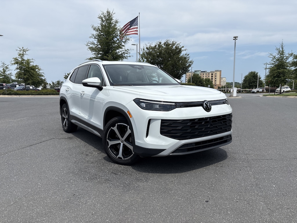 Certified 2025 Volkswagen Tiguan 2.0T SE SUV