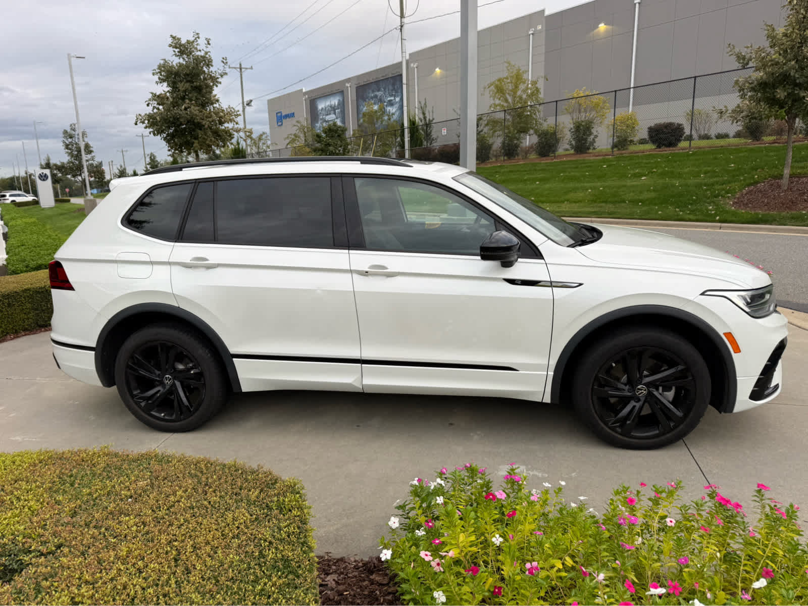 Used 2023 Volkswagen Tiguan 2.0T SE R-Line Black SUV