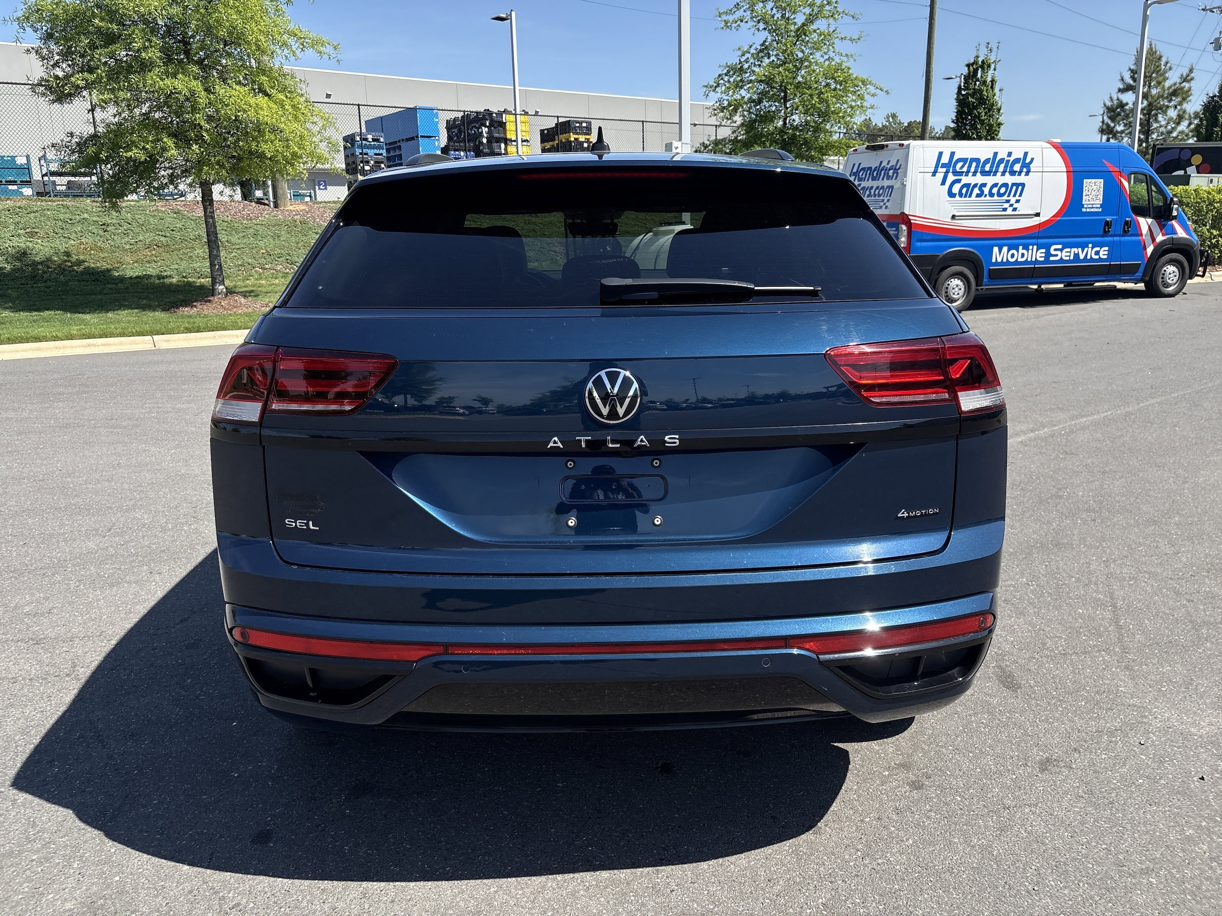 2023 Volkswagen Atlas Cross Sport 2.0T SEL R-Line Black photo 3