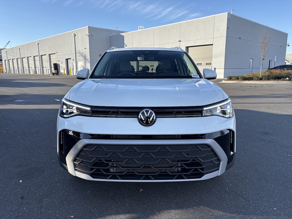 Certified 2025 Volkswagen Taos 1.5T SE SUV