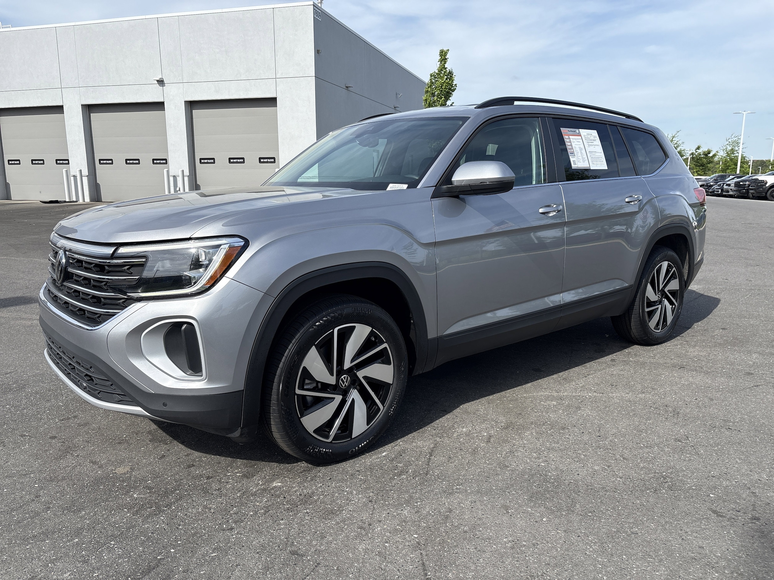 2024 Volkswagen Atlas 2.0T SE w/Technology photo 4