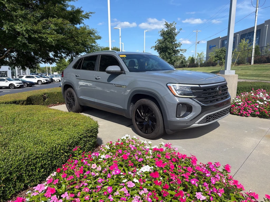 Used 2024 Volkswagen Atlas Cross Sport 2.0T SE w/Technology SUV