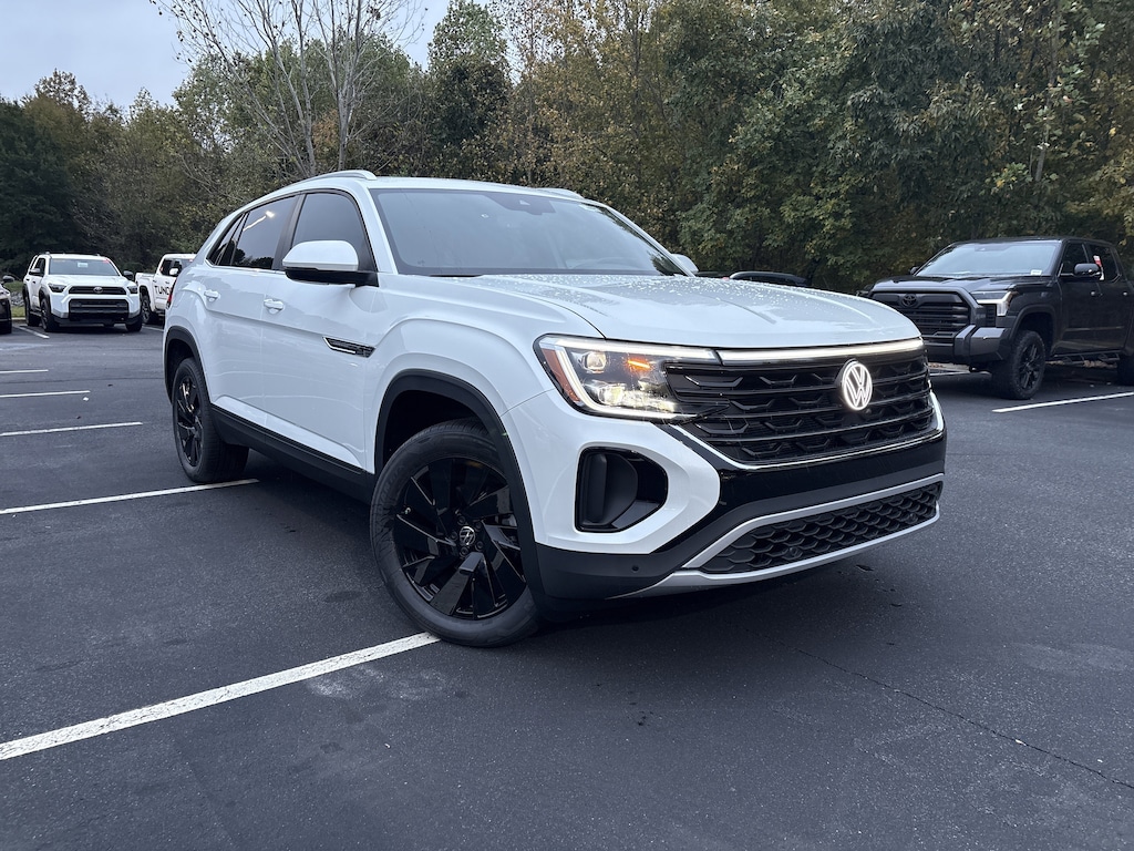 New 2026 Volkswagen Atlas Cross Sport 2.0T SE w/Technology SUV