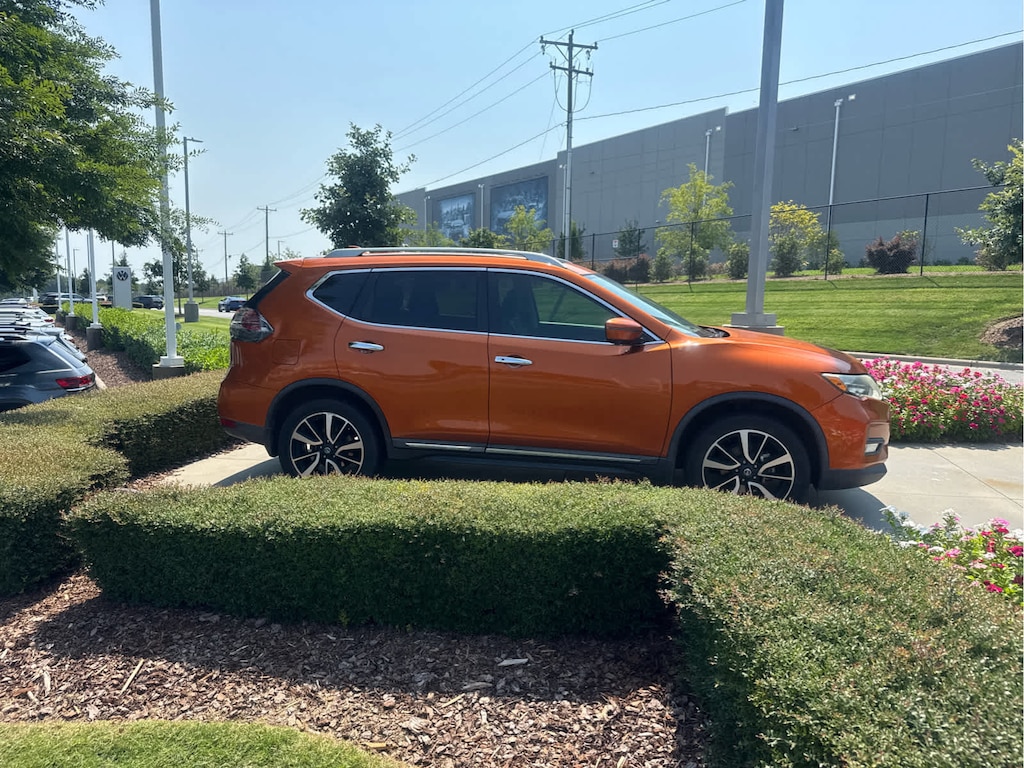 Used 2017 Nissan Rogue SL SUV