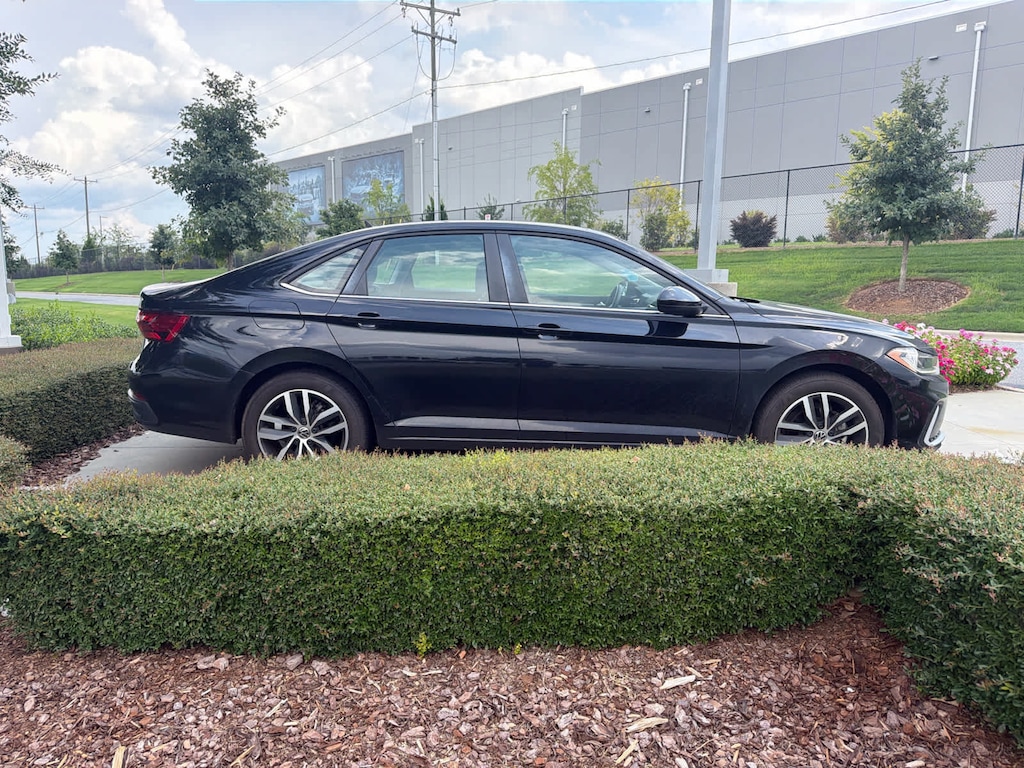 Used 2025 Volkswagen Jetta 1.5T SE Sedan
