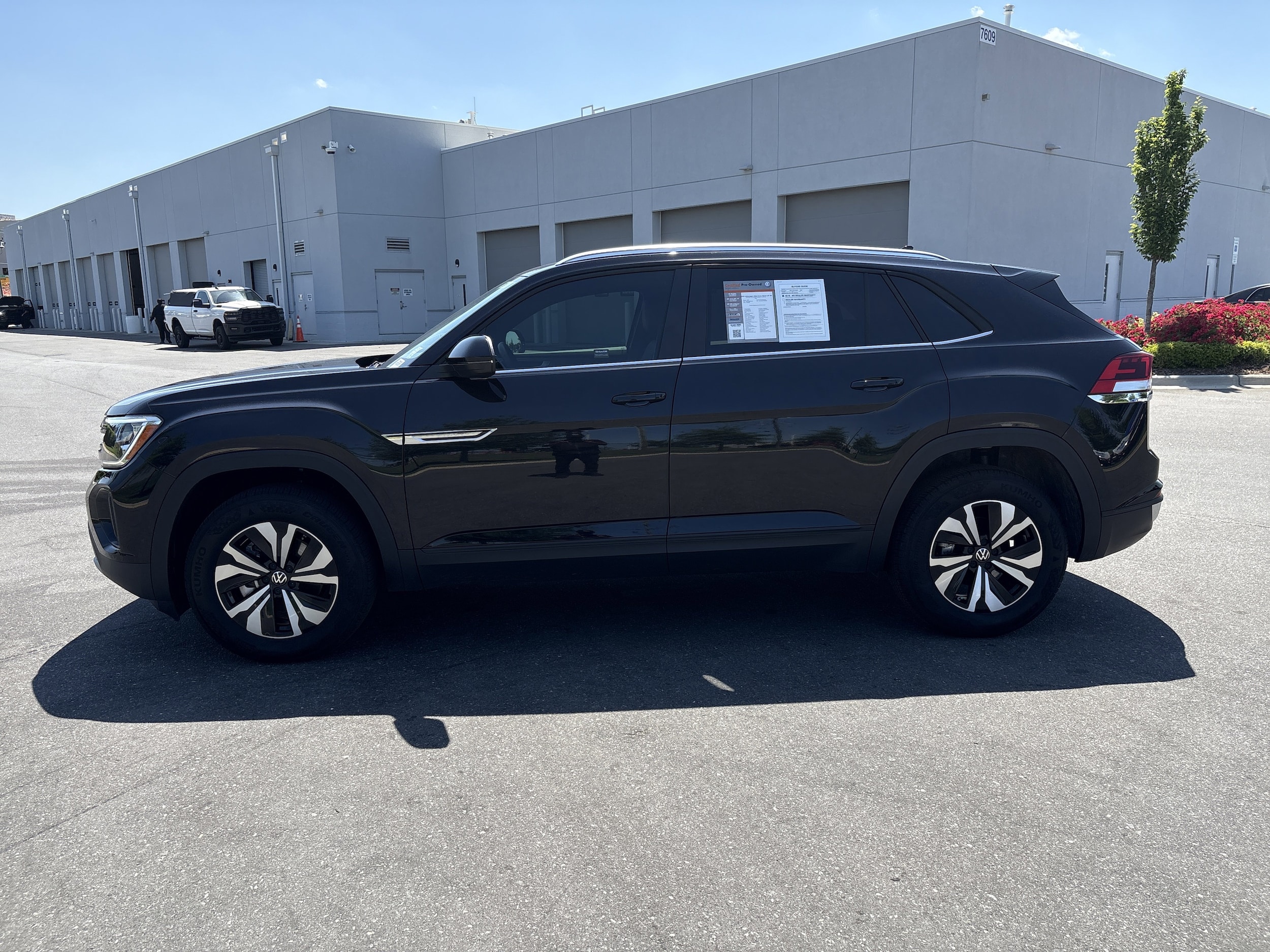 2026 Volkswagen Atlas Cross Sport 2.0T SE photo 4