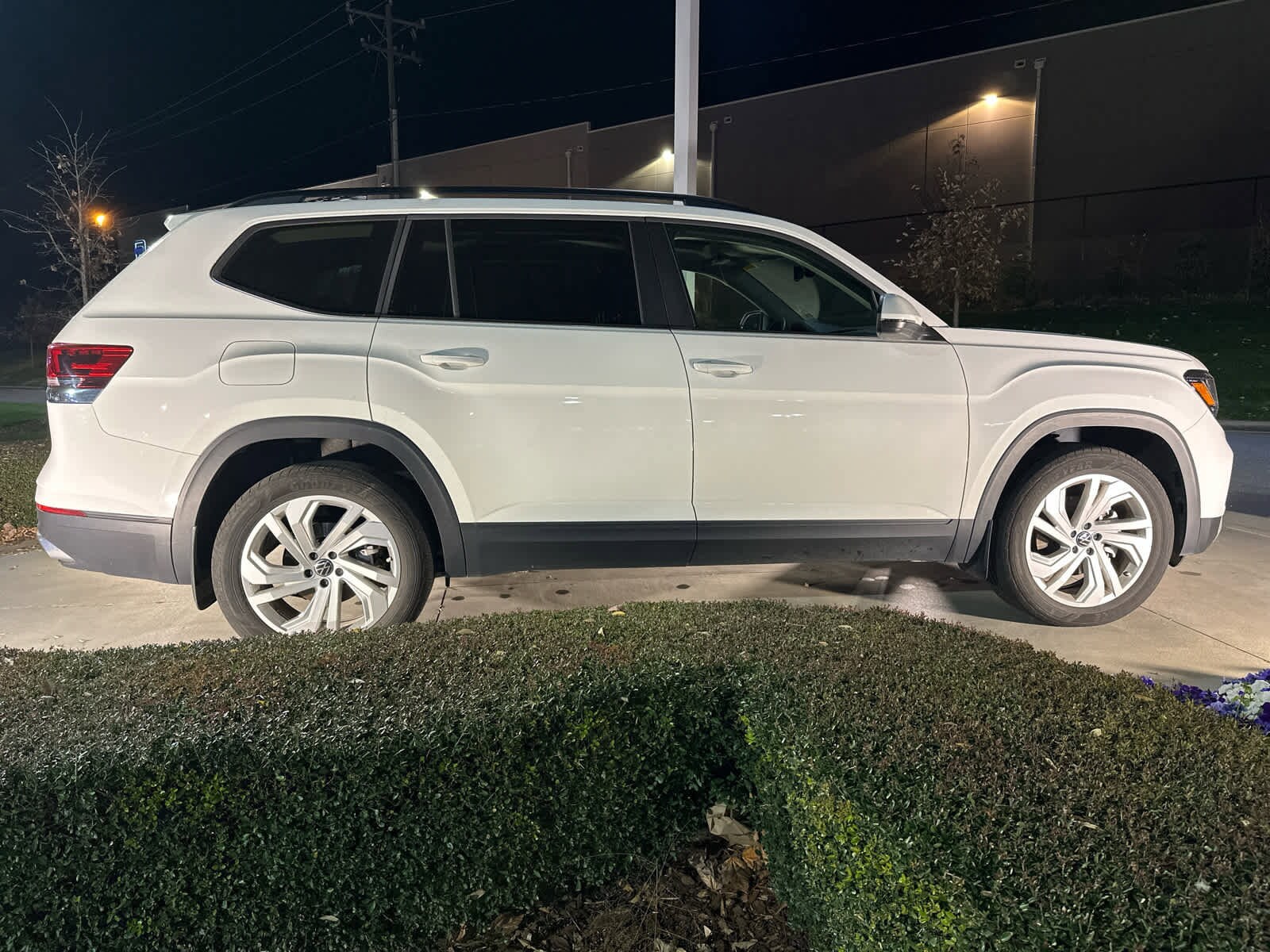 2022 Volkswagen Atlas SE Technology photo 2