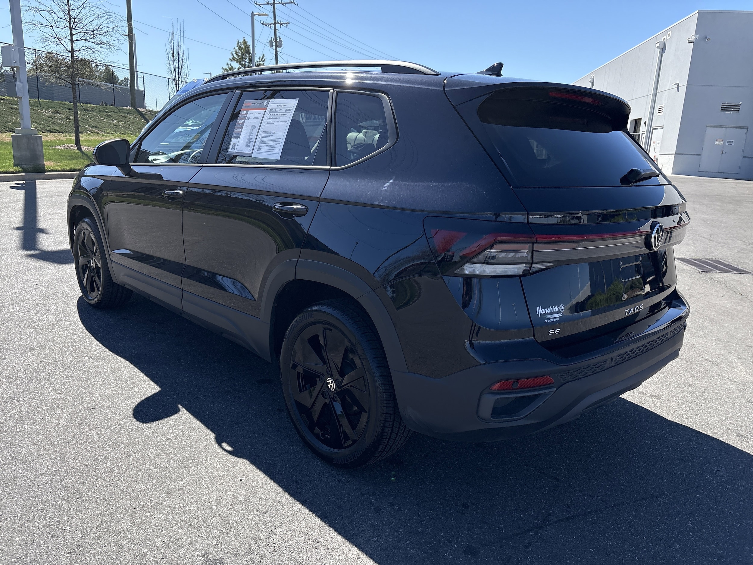 2025 Volkswagen Taos 1.5T SE Black photo 6